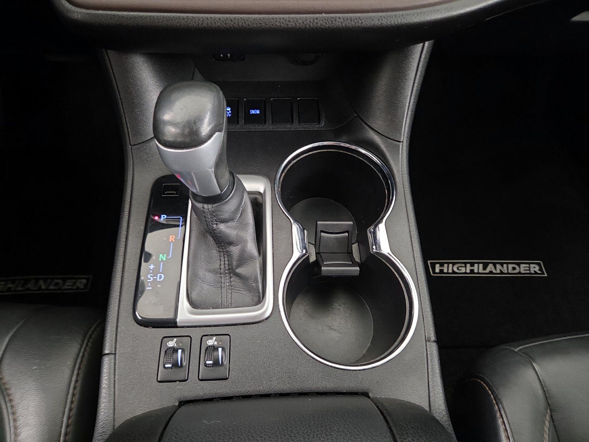 Thumbnail: 2015 Toyota Highlander - 18