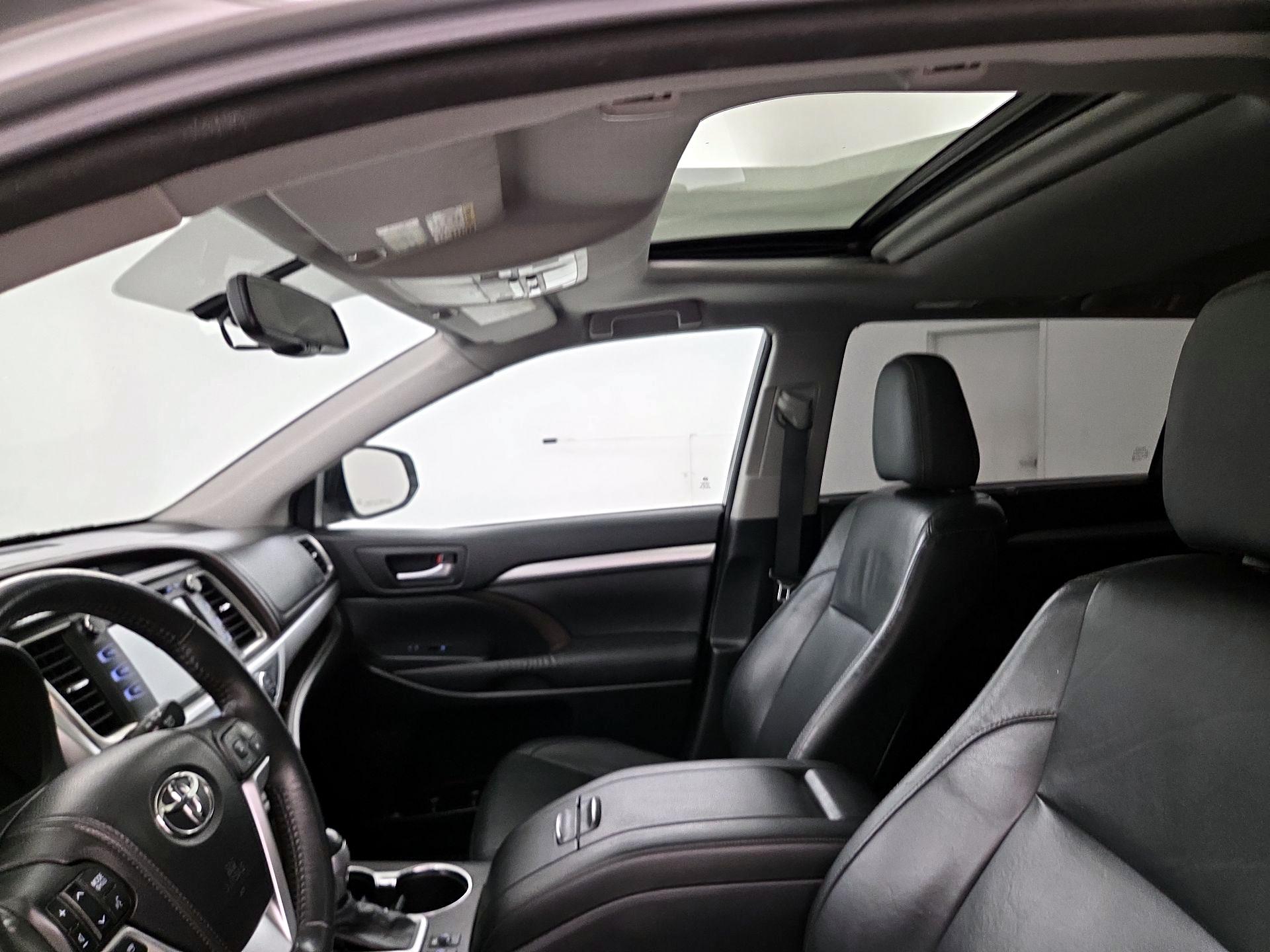 Thumbnail: 2015 Toyota Highlander - 20
