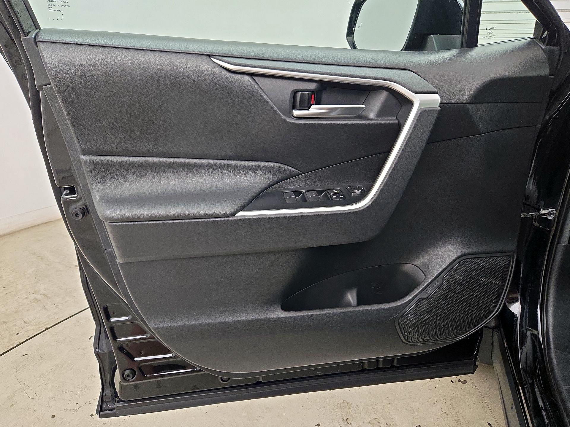 Thumbnail: 2021 Toyota RAV4 - 12