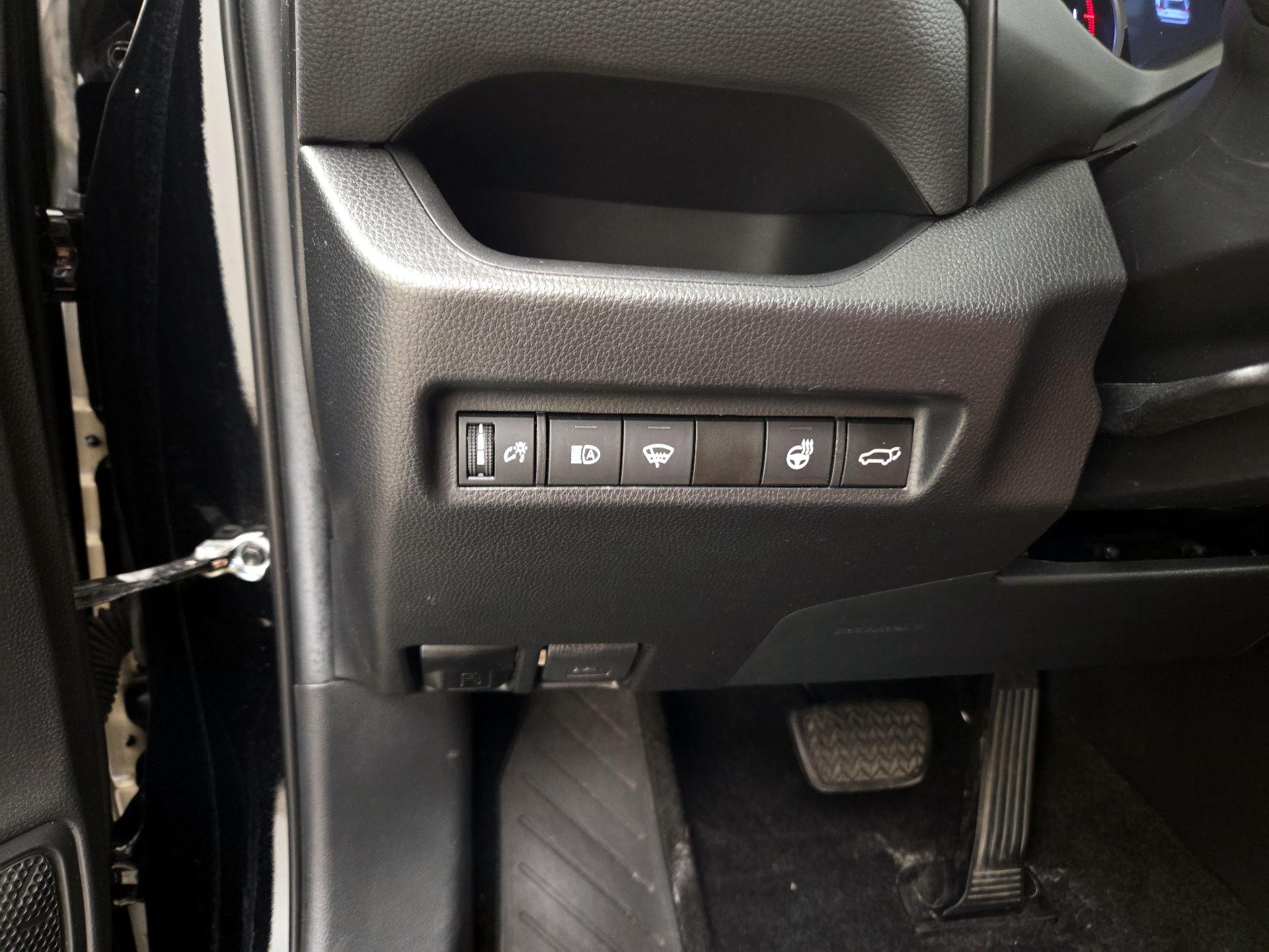 Thumbnail: 2021 Toyota RAV4 - 13