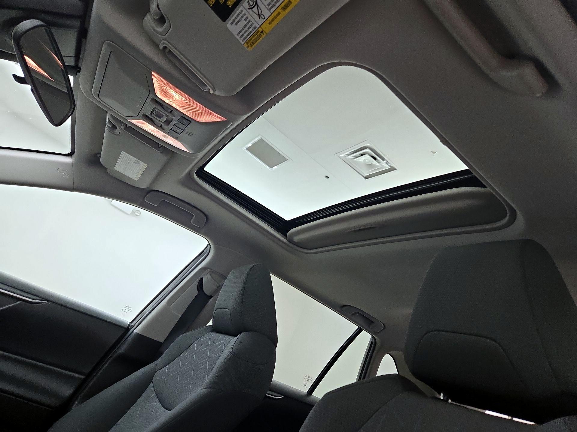 Thumbnail: 2021 Toyota RAV4 - 19