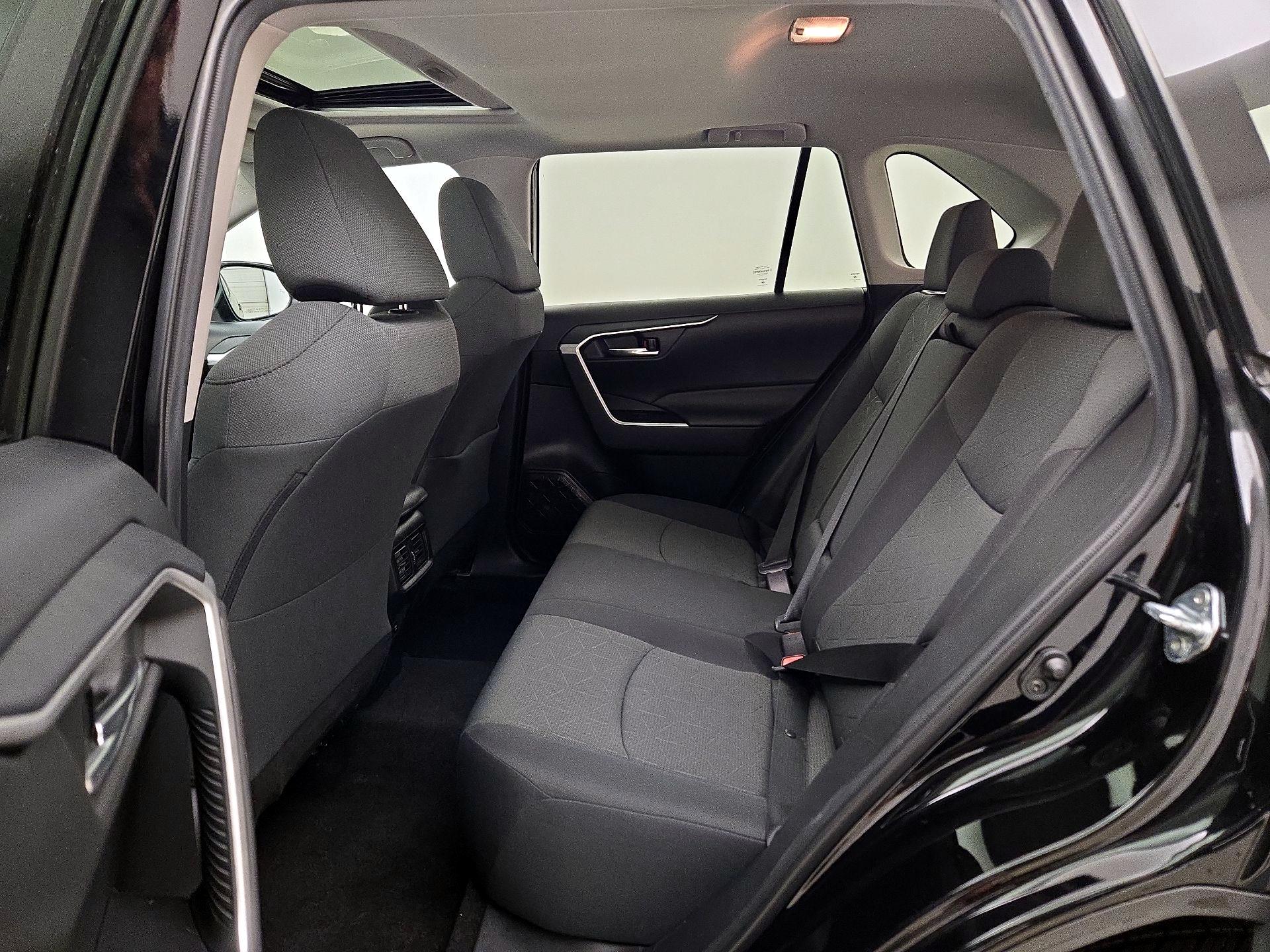 Thumbnail: 2021 Toyota RAV4 - 20