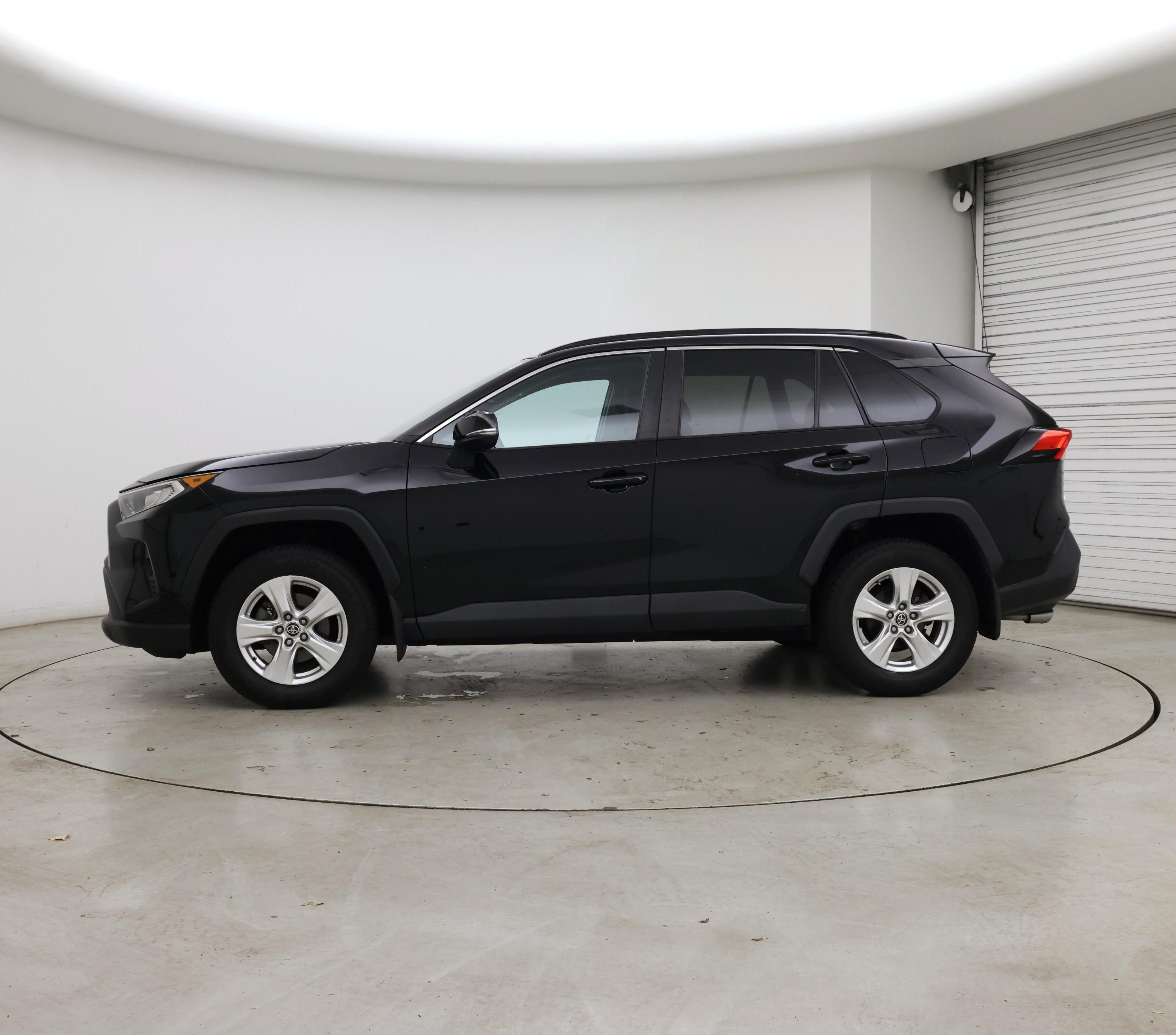 Thumbnail: 2021 Toyota RAV4 - 3