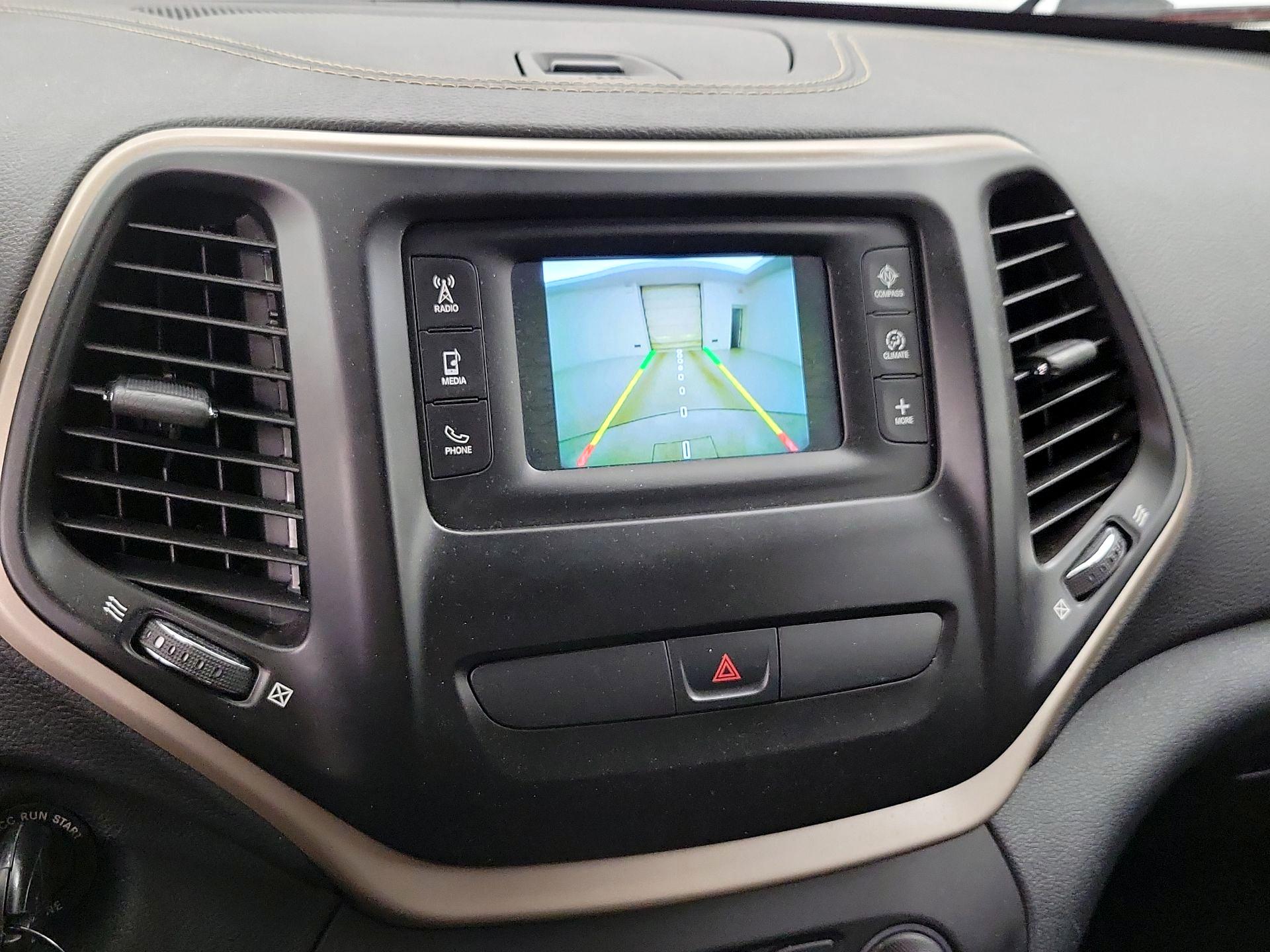 Thumbnail: 2016 Jeep Cherokee - 14