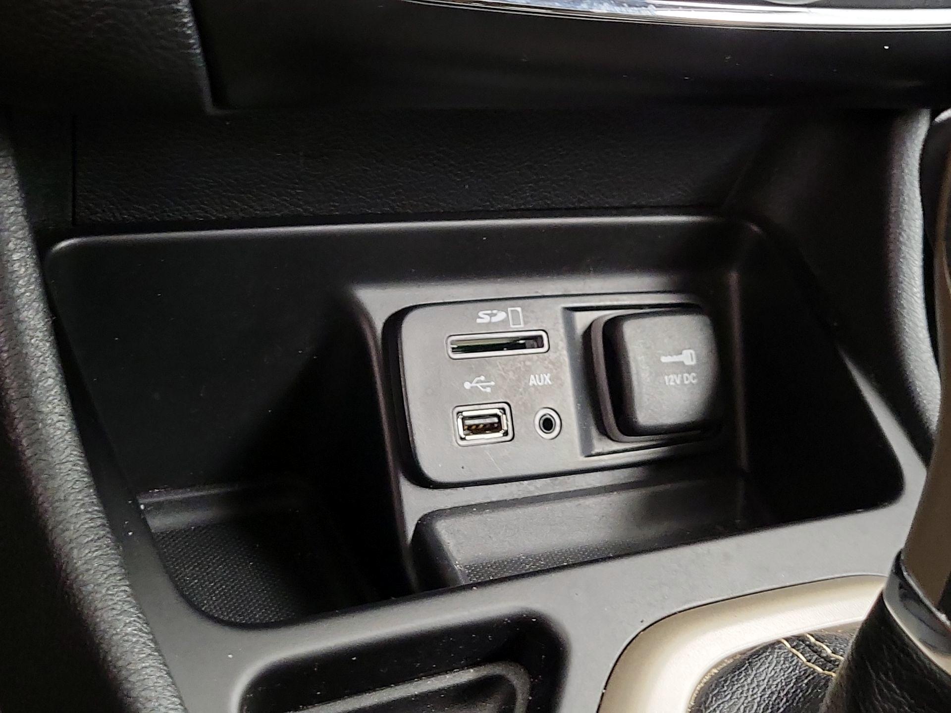 Thumbnail: 2016 Jeep Cherokee - 18