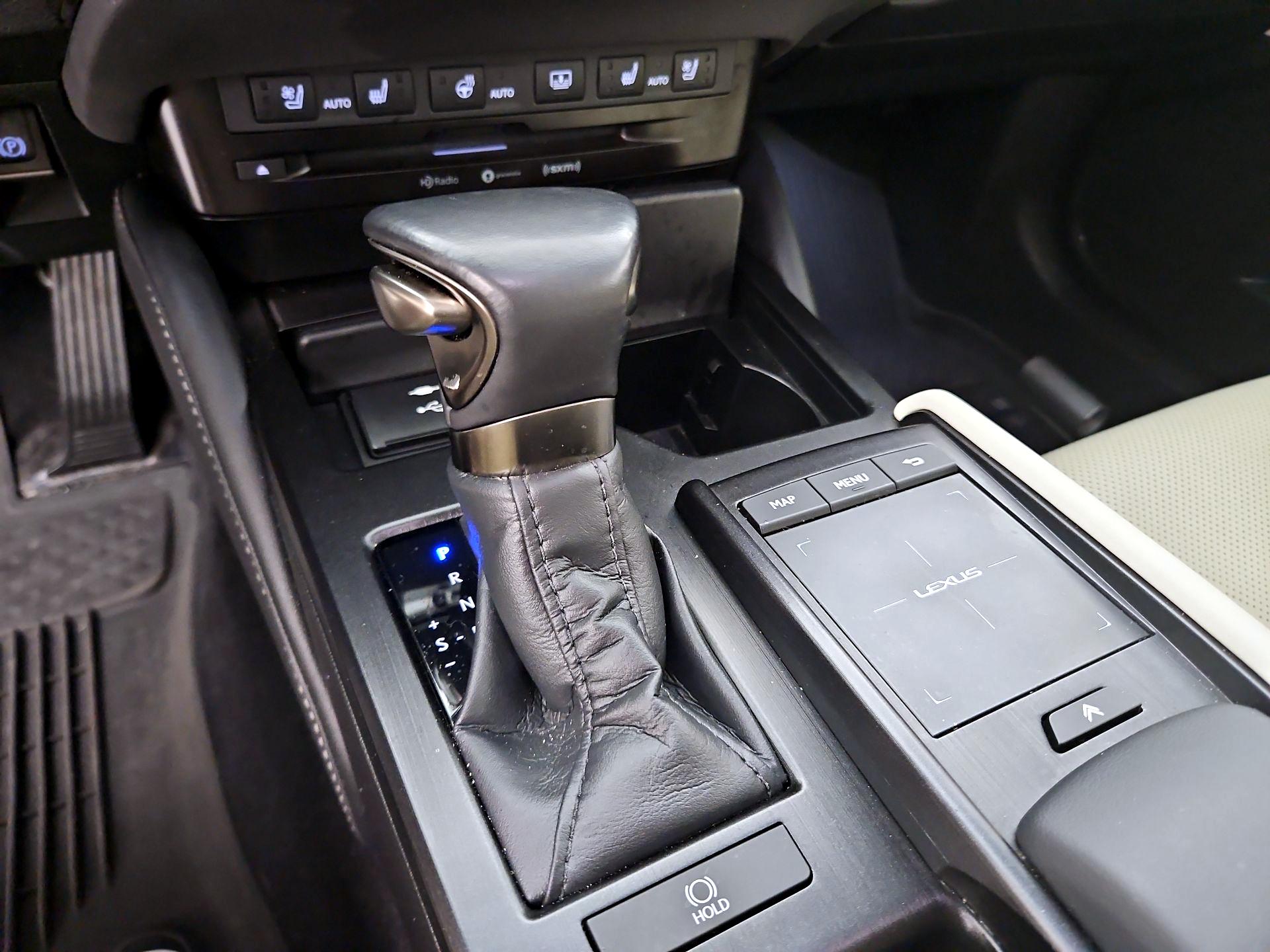 Thumbnail: 2022 Lexus ES - 18