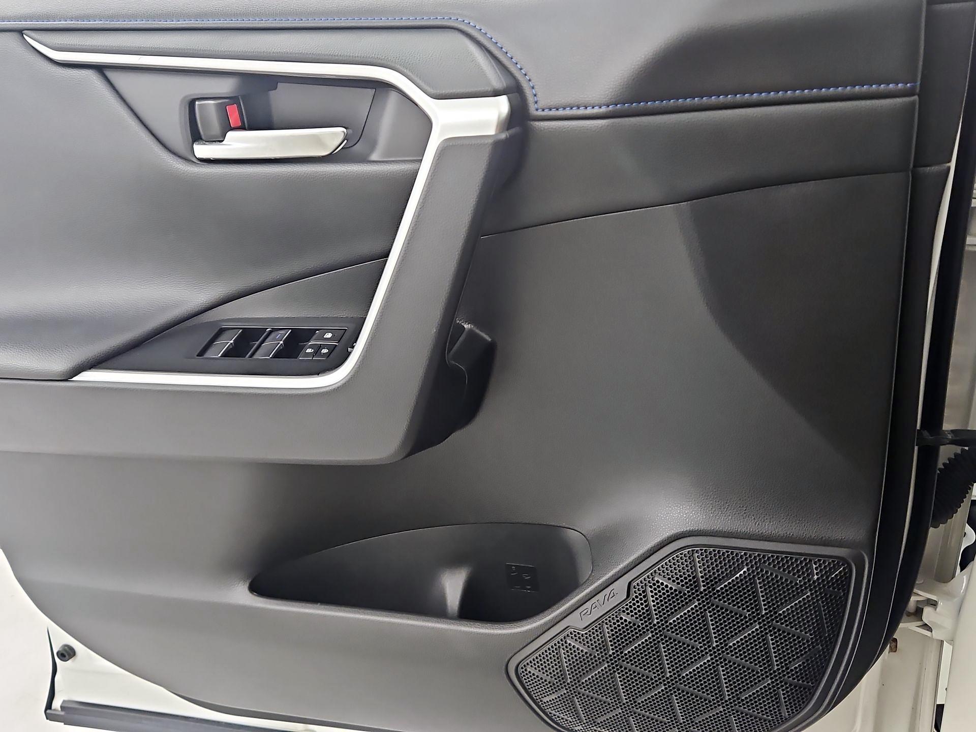 Thumbnail: 2021 Toyota RAV4 - 12