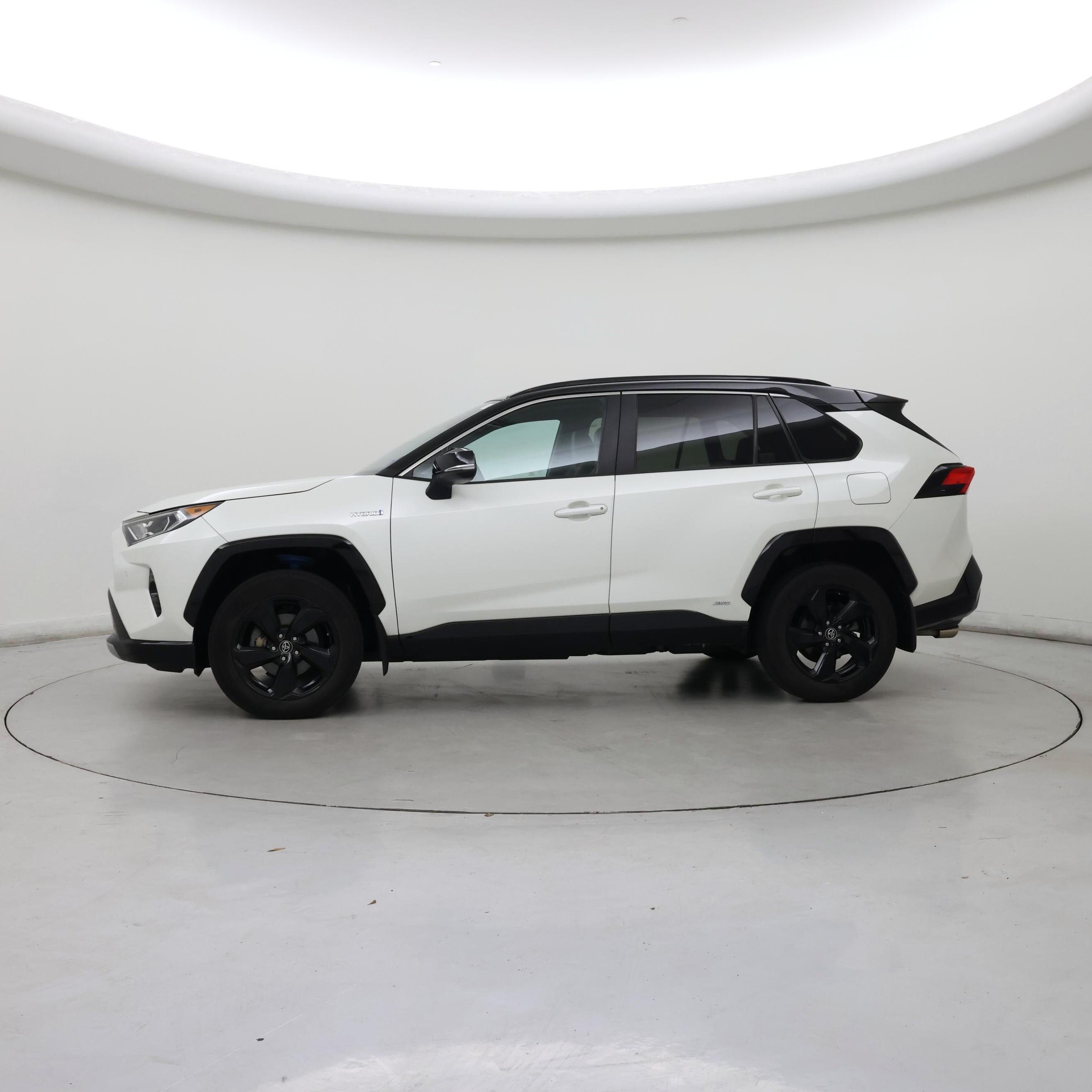 Thumbnail: 2021 Toyota RAV4 - 3