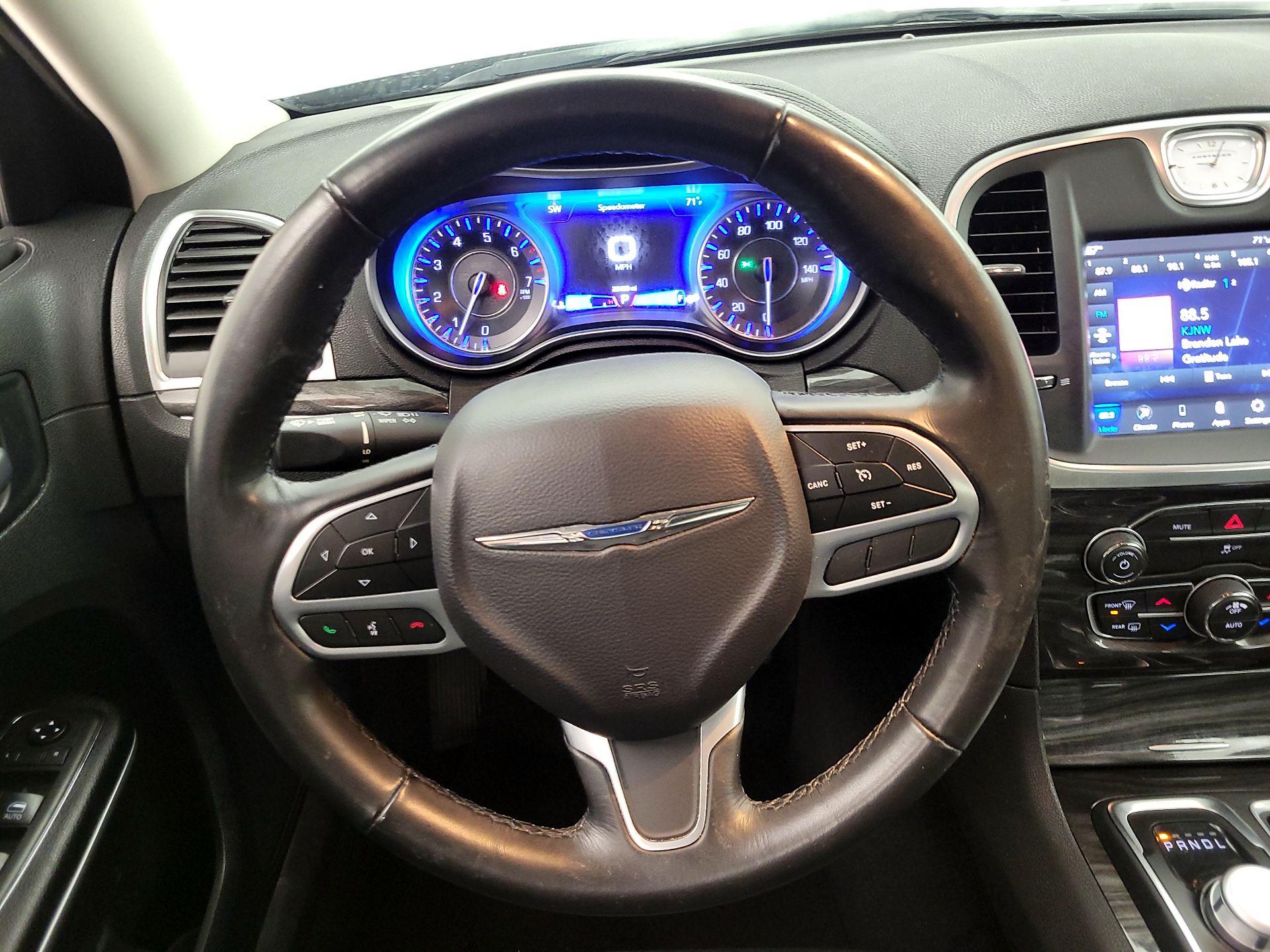 Thumbnail: 2021 Chrysler 300 - 10