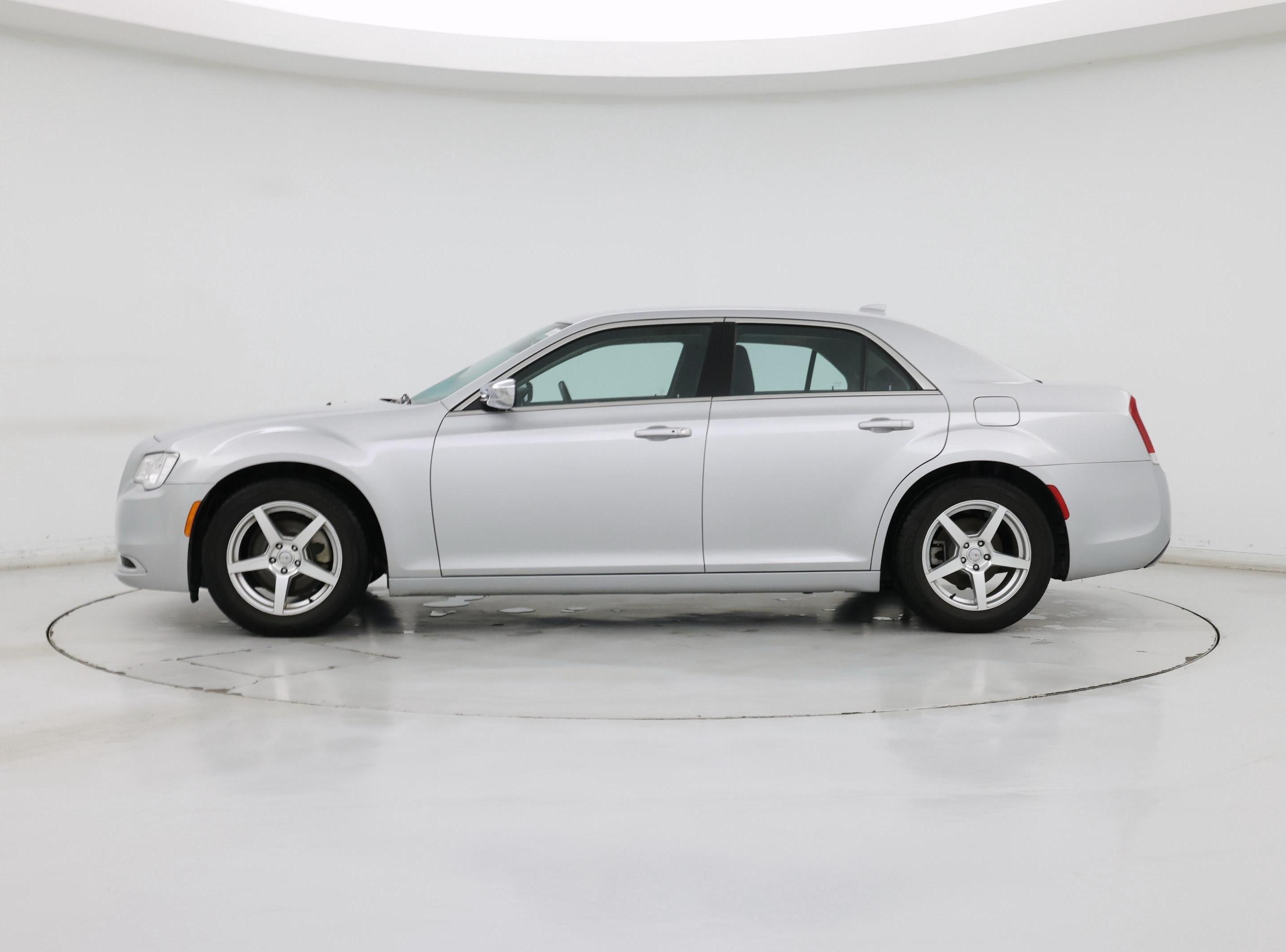Thumbnail: 2021 Chrysler 300 - 3