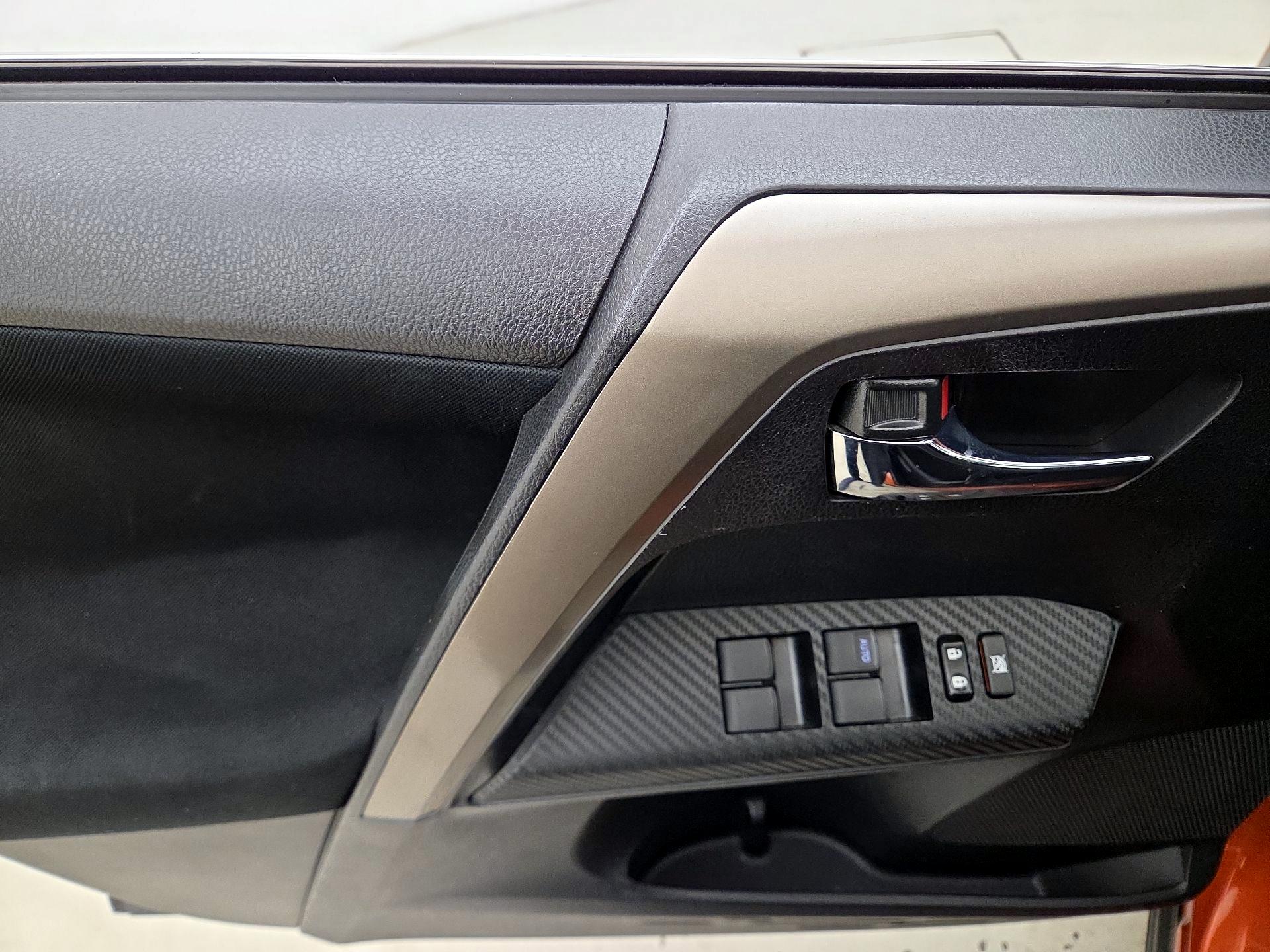 Thumbnail: 2015 Toyota RAV4 - 12