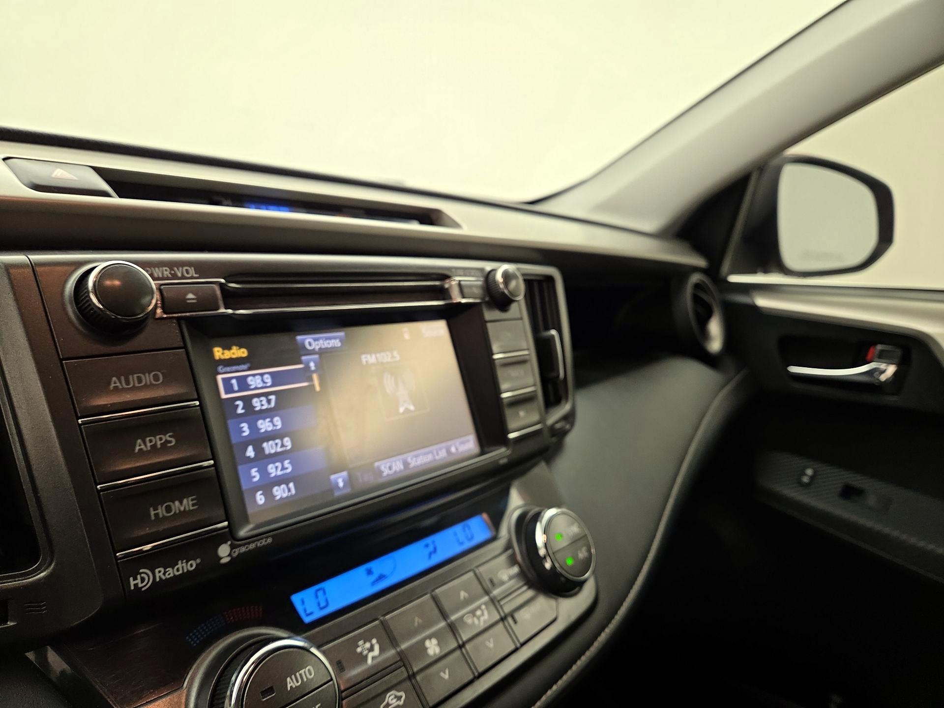 Thumbnail: 2015 Toyota RAV4 - 15