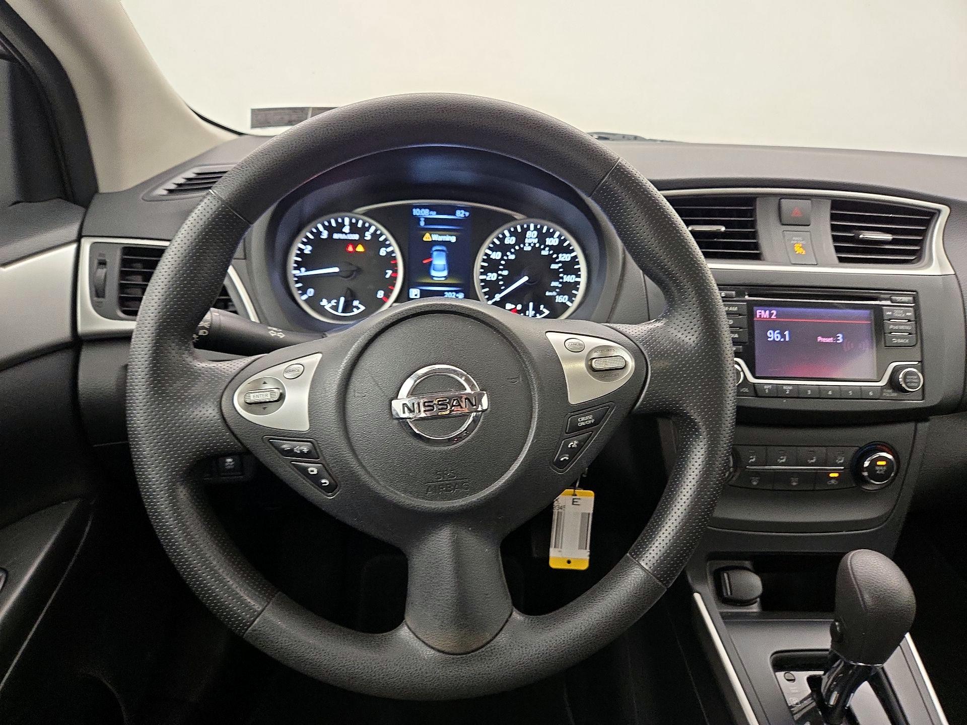 Thumbnail: 2018 Nissan Sentra - 10