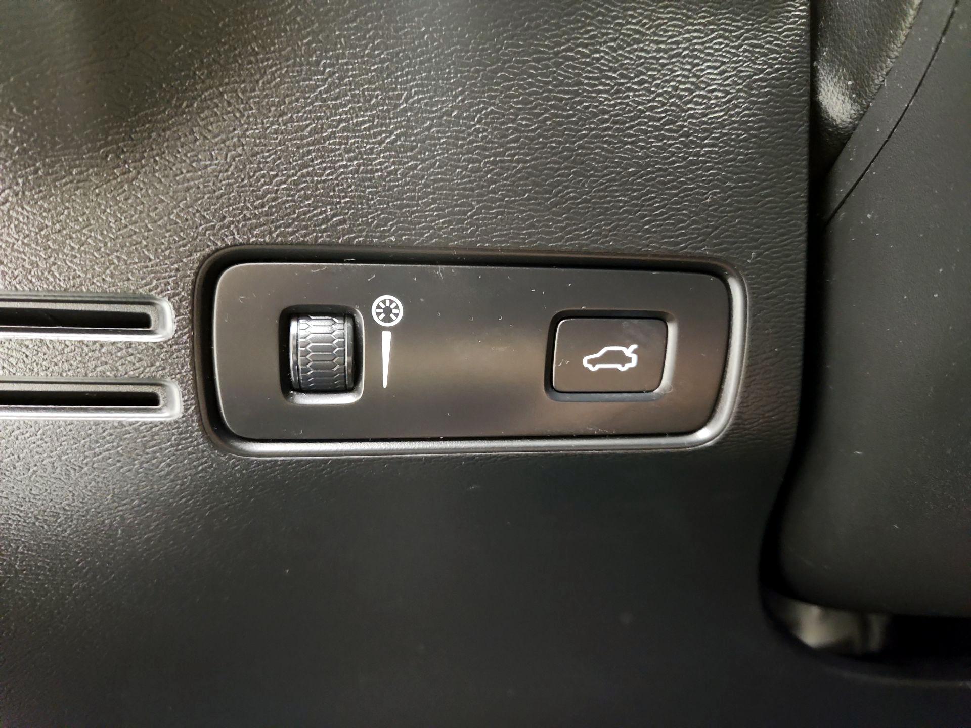 Thumbnail: 2020 Volvo XC40 - 13