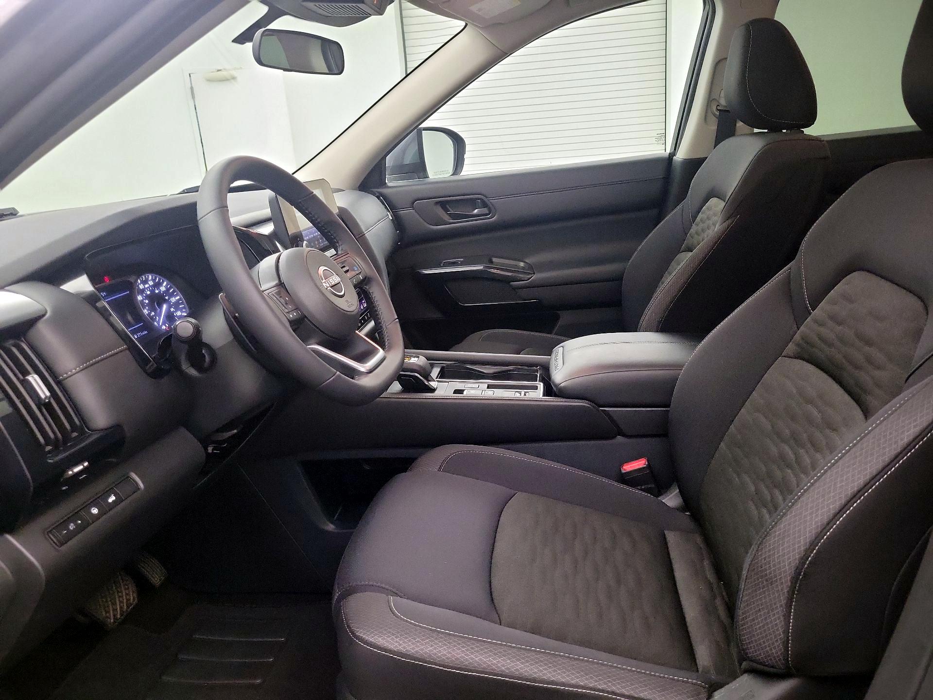 Thumbnail: 2025 Nissan Pathfinder - 11