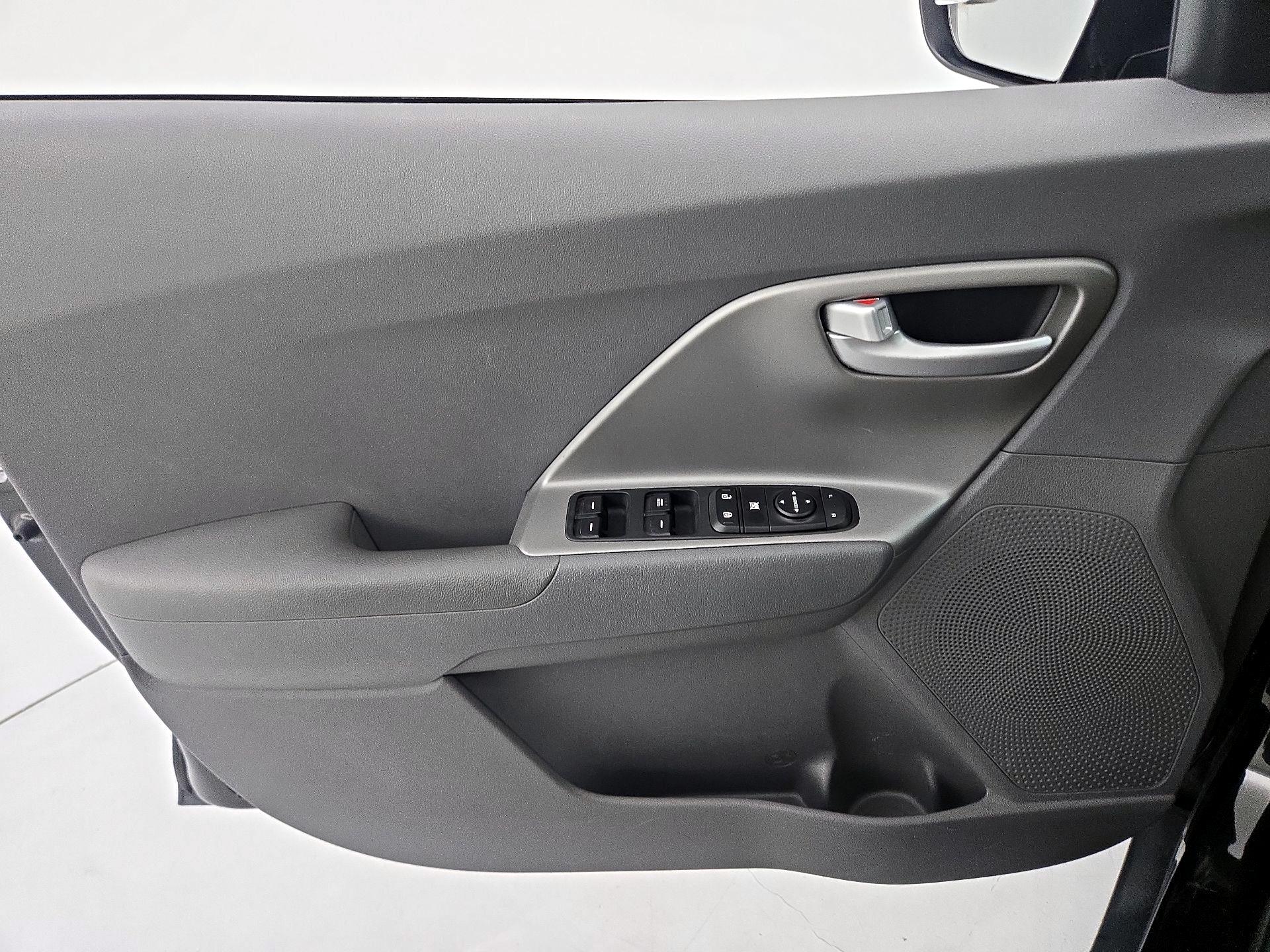 Thumbnail: 2018 Kia Niro - 12