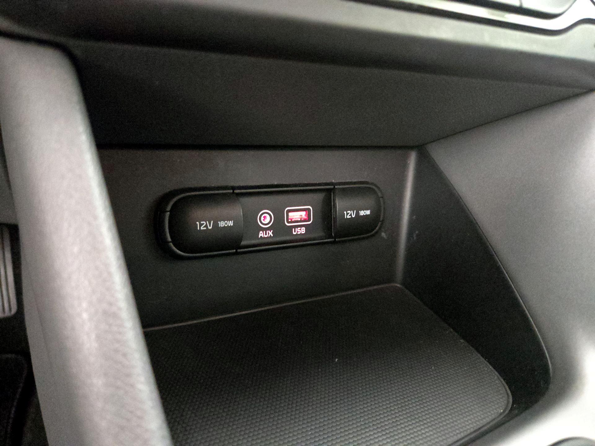 Thumbnail: 2018 Kia Niro - 18