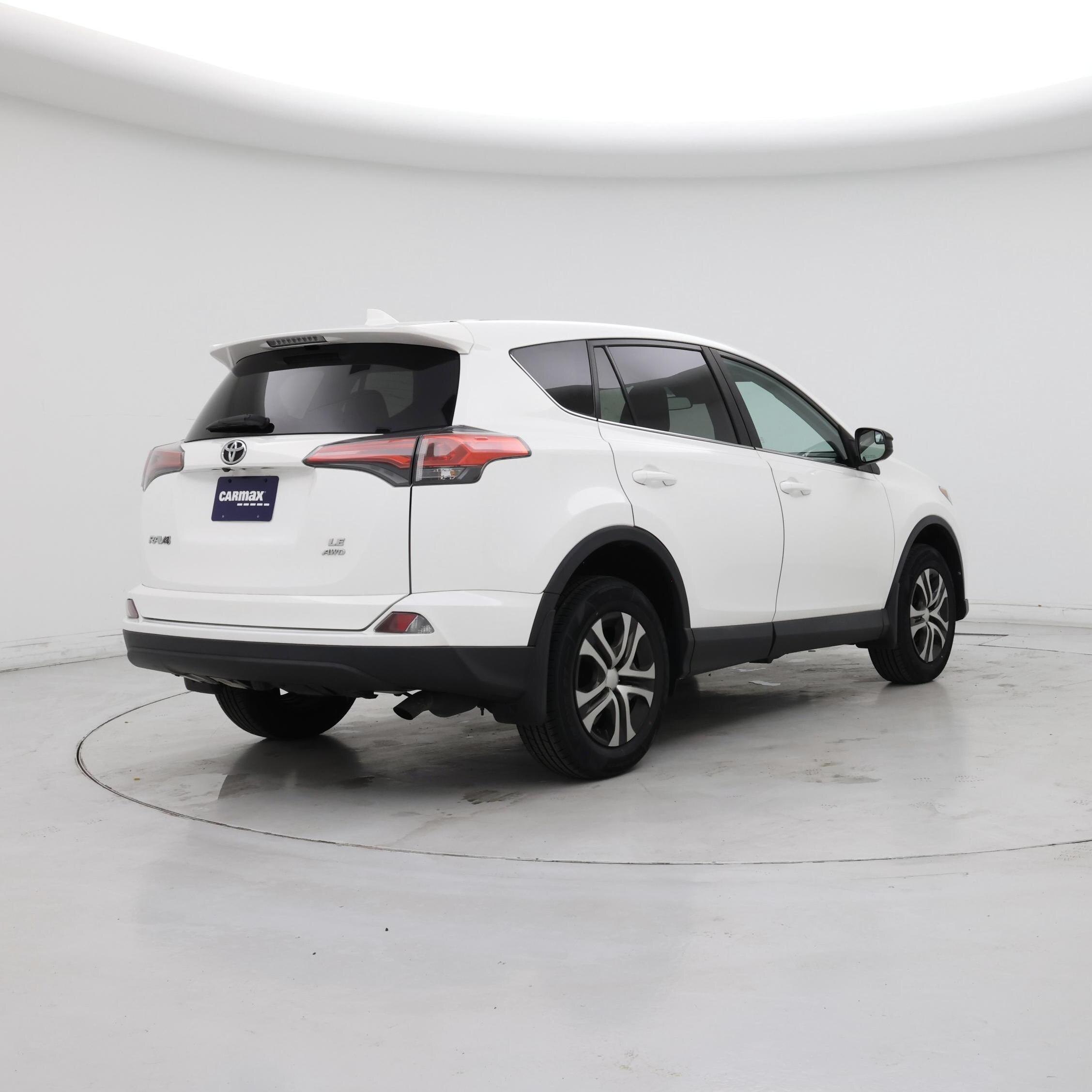 Thumbnail: 2017 Toyota RAV4 - 8