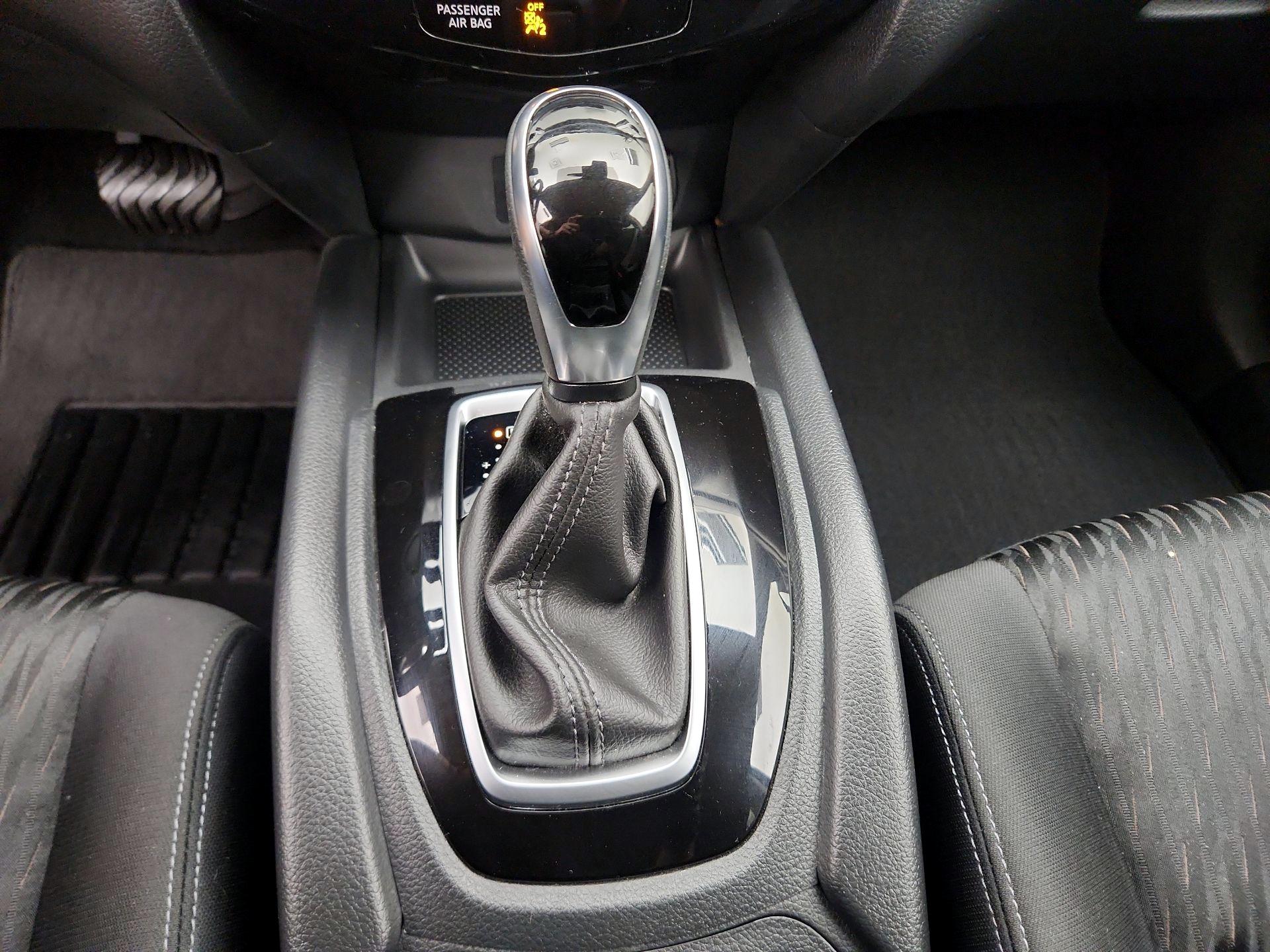 Thumbnail: 2019 Nissan Rogue - 17