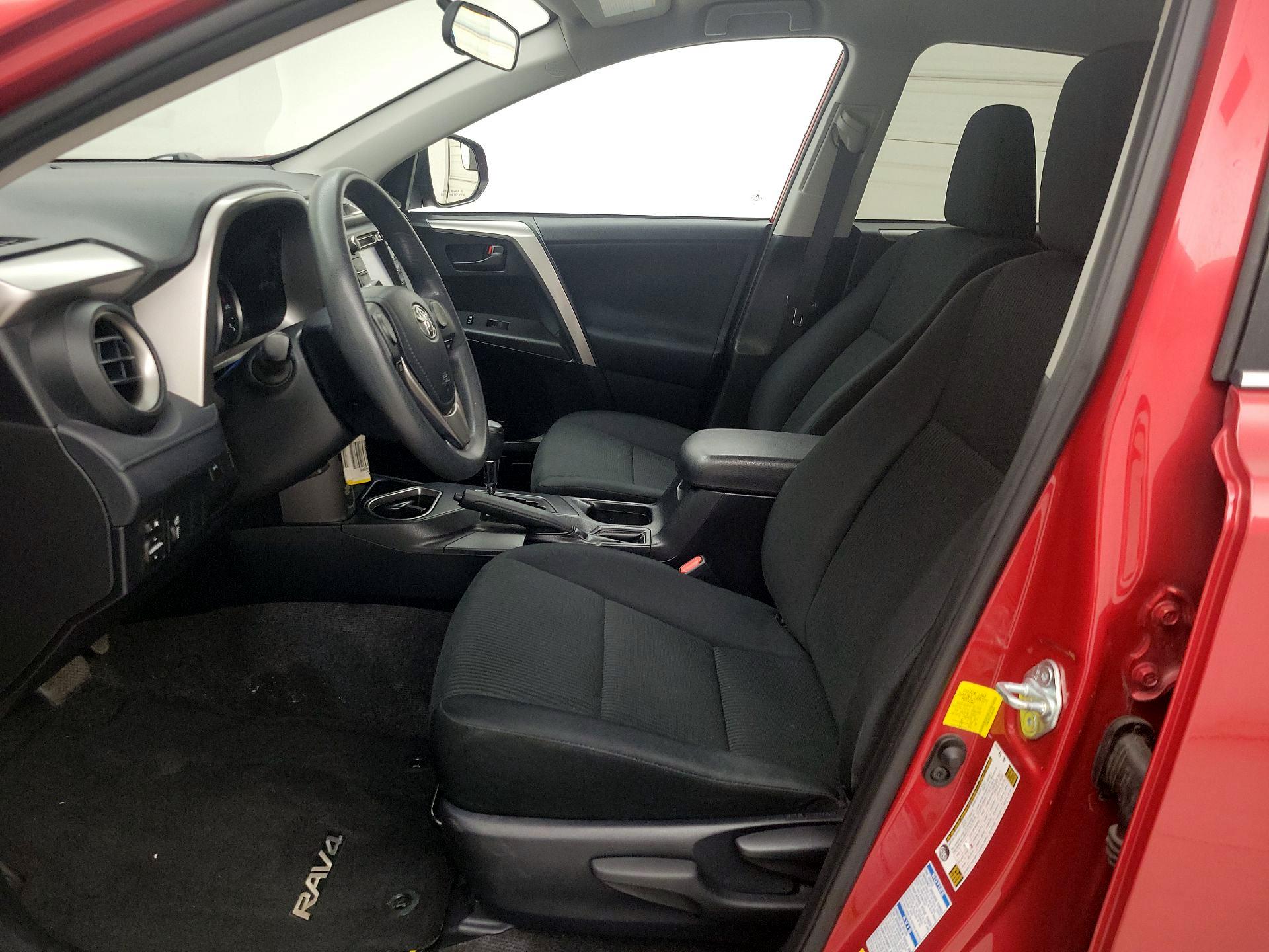 Thumbnail: 2016 Toyota RAV4 - 11