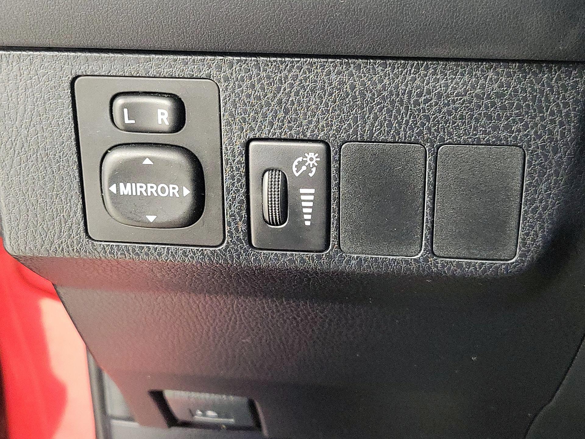 Thumbnail: 2016 Toyota RAV4 - 13
