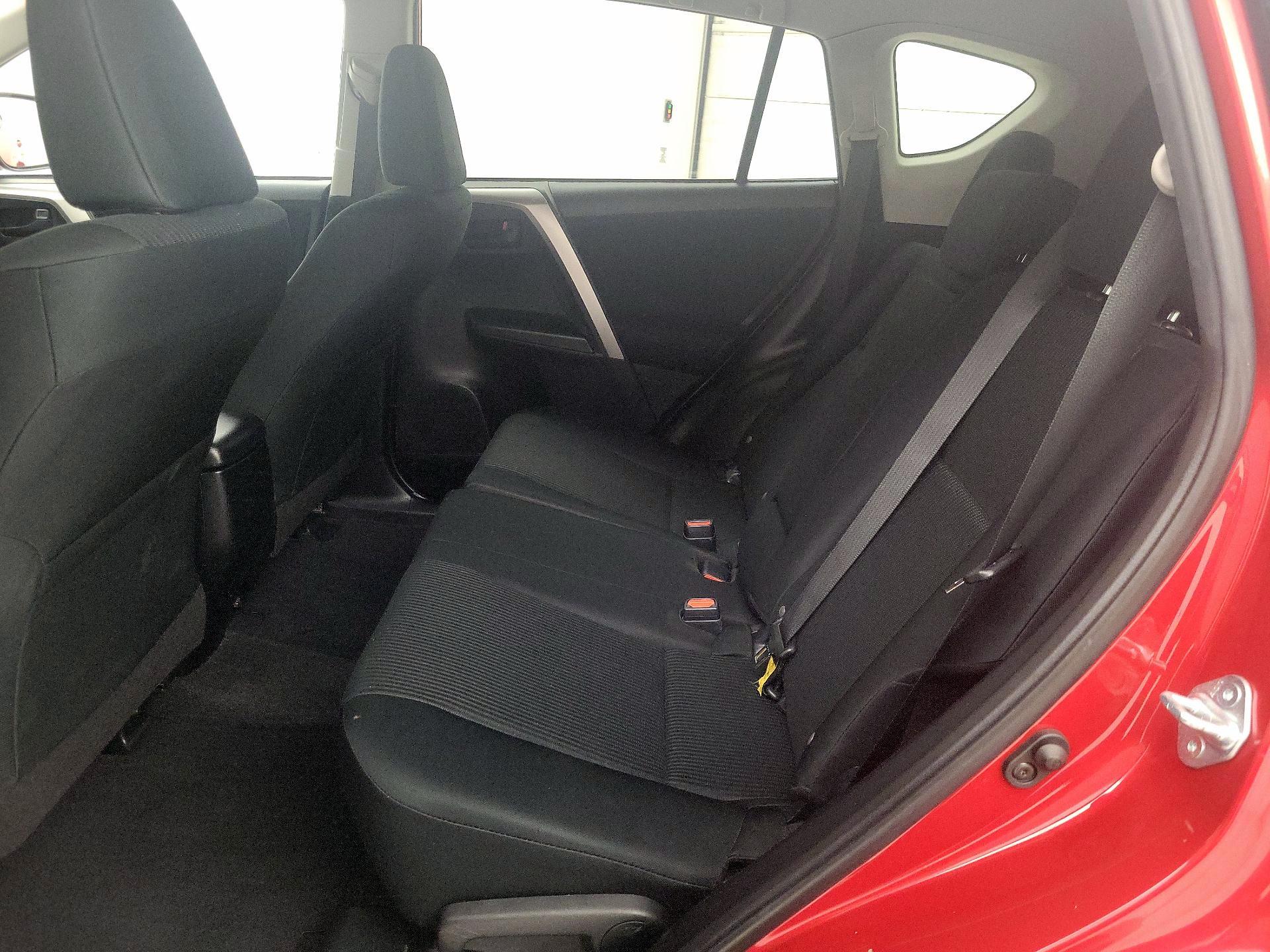 Thumbnail: 2016 Toyota RAV4 - 19