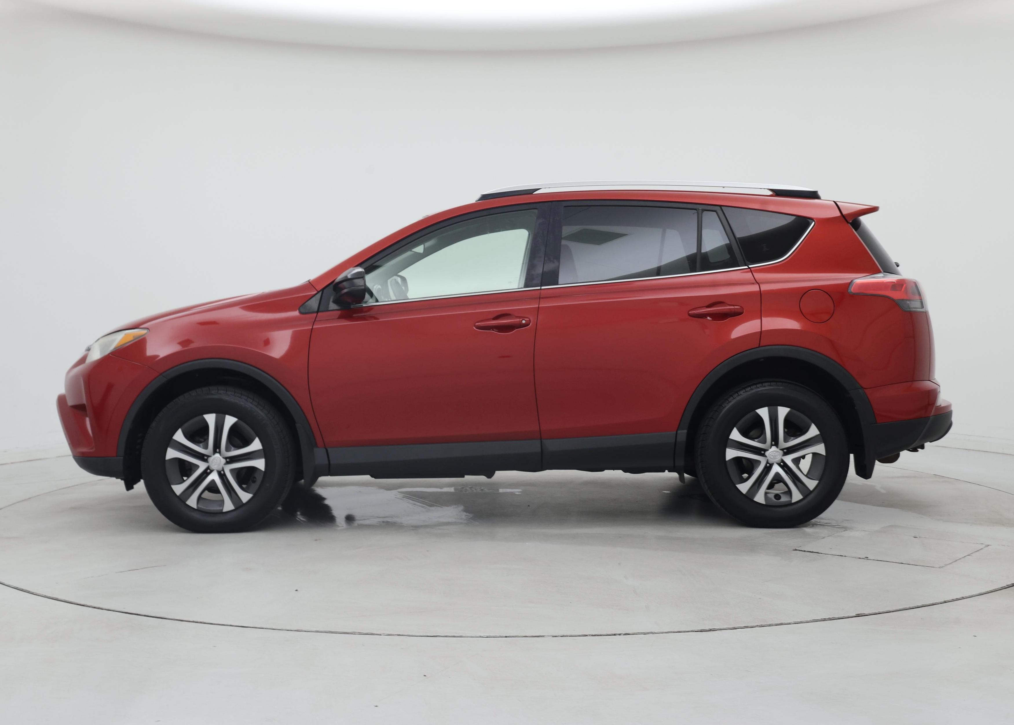 Thumbnail: 2016 Toyota RAV4 - 3