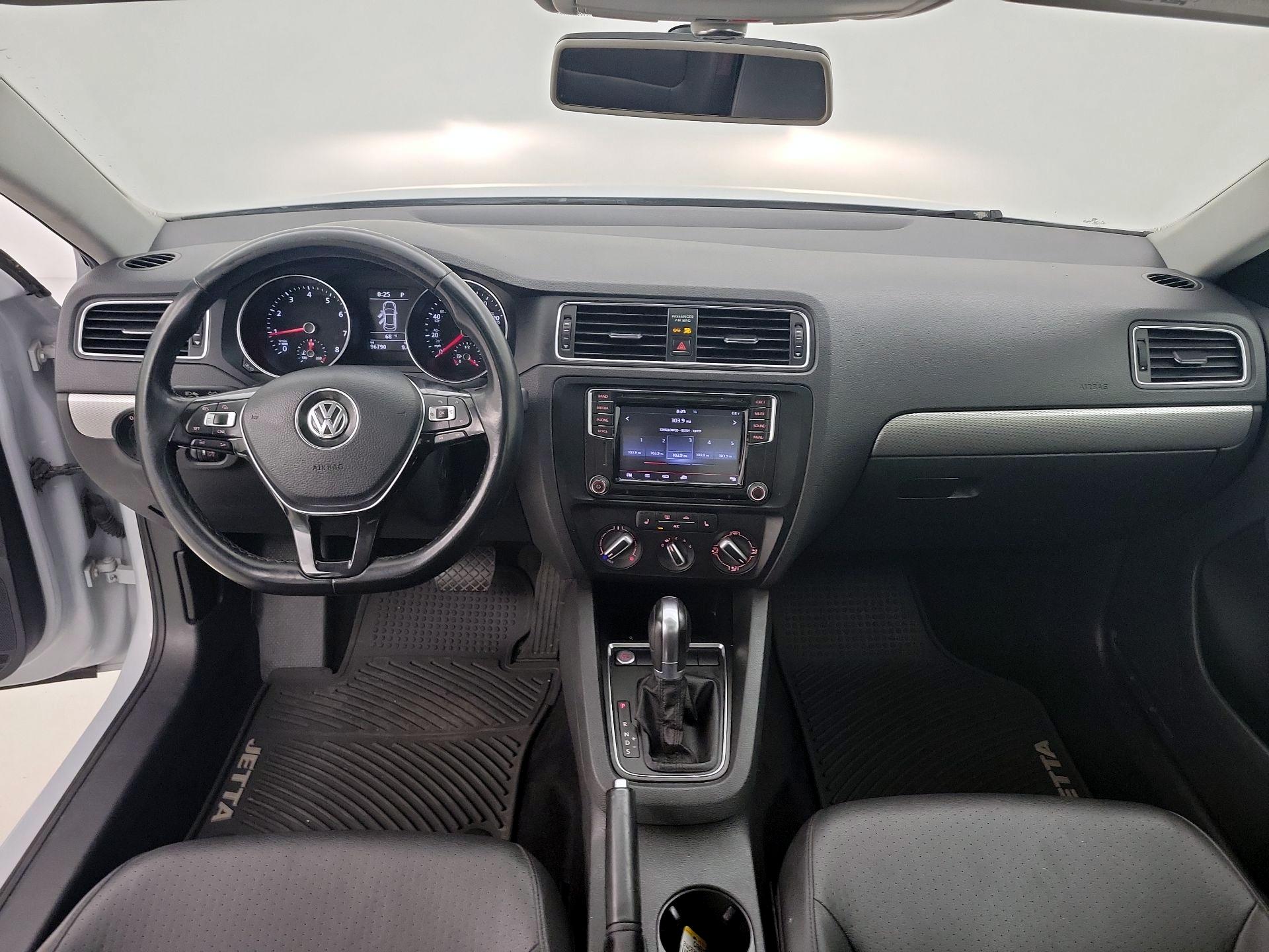 Thumbnail: 2017 Volkswagen Jetta - 9