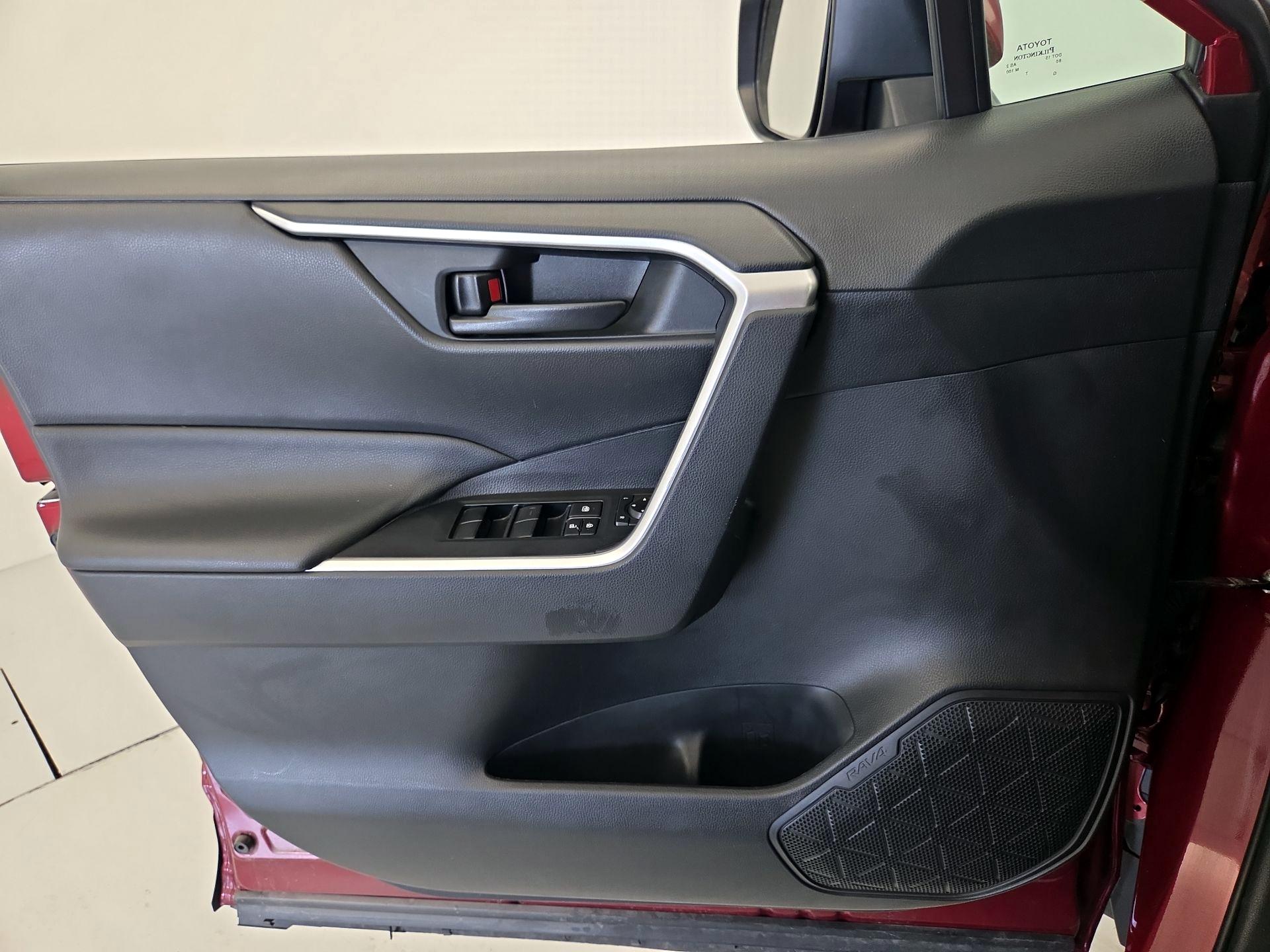 Thumbnail: 2021 Toyota RAV4 - 12