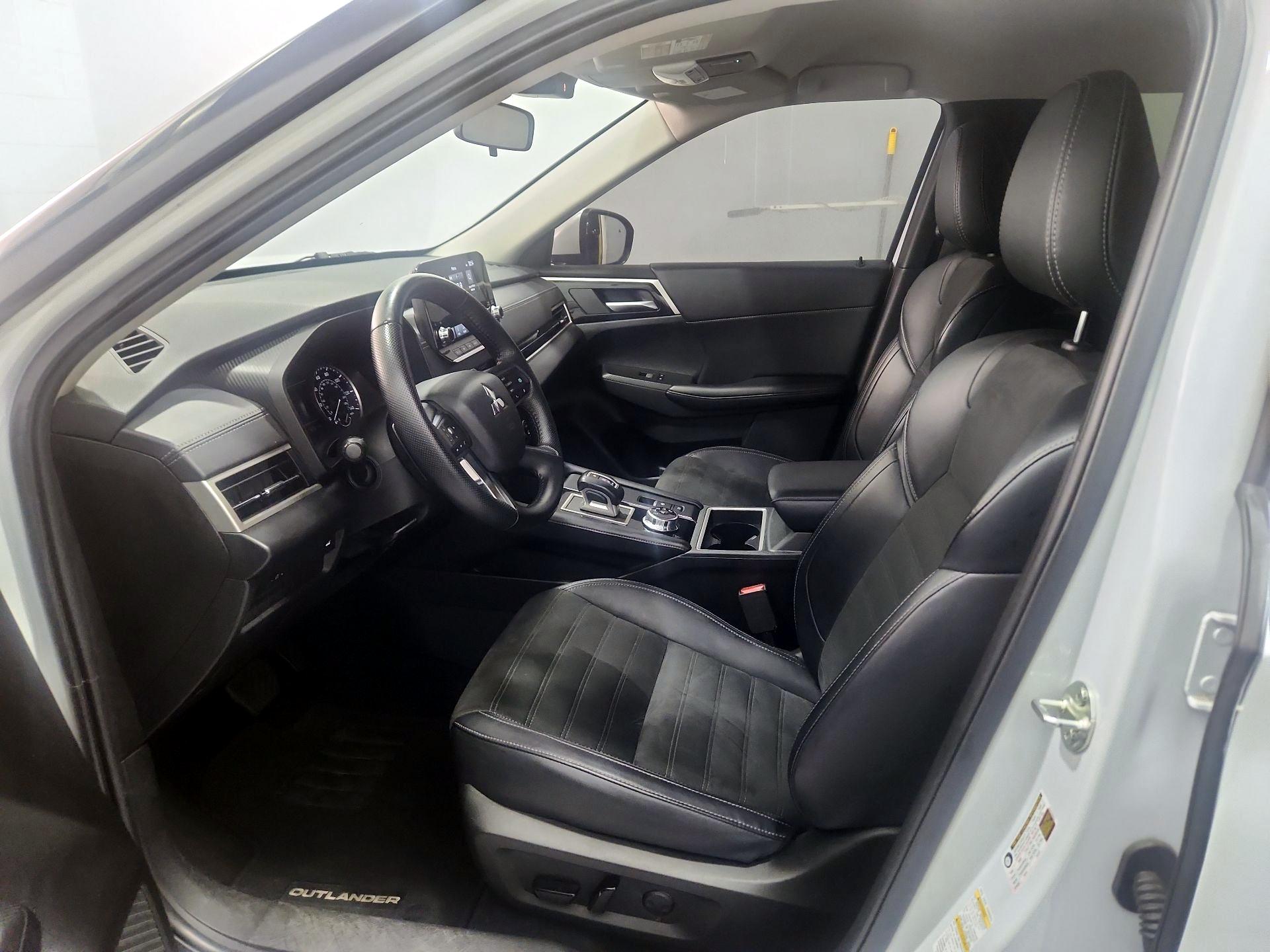 Thumbnail: 2024 Mitsubishi Outlander - 11