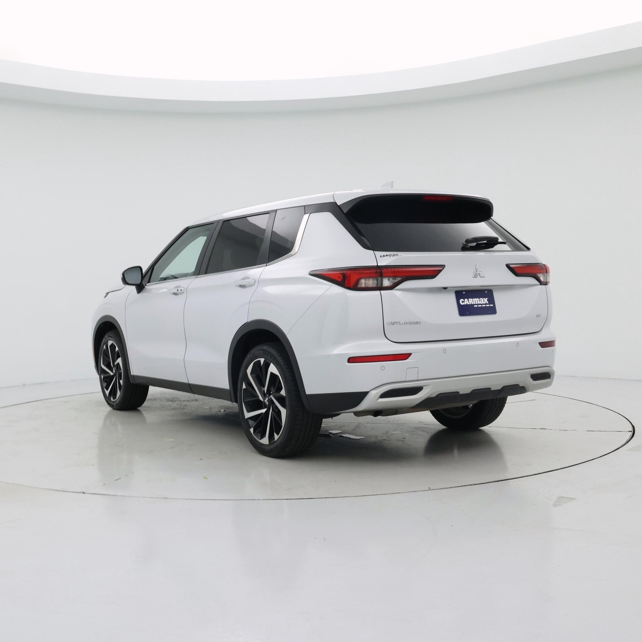 Thumbnail: 2024 Mitsubishi Outlander - 2
