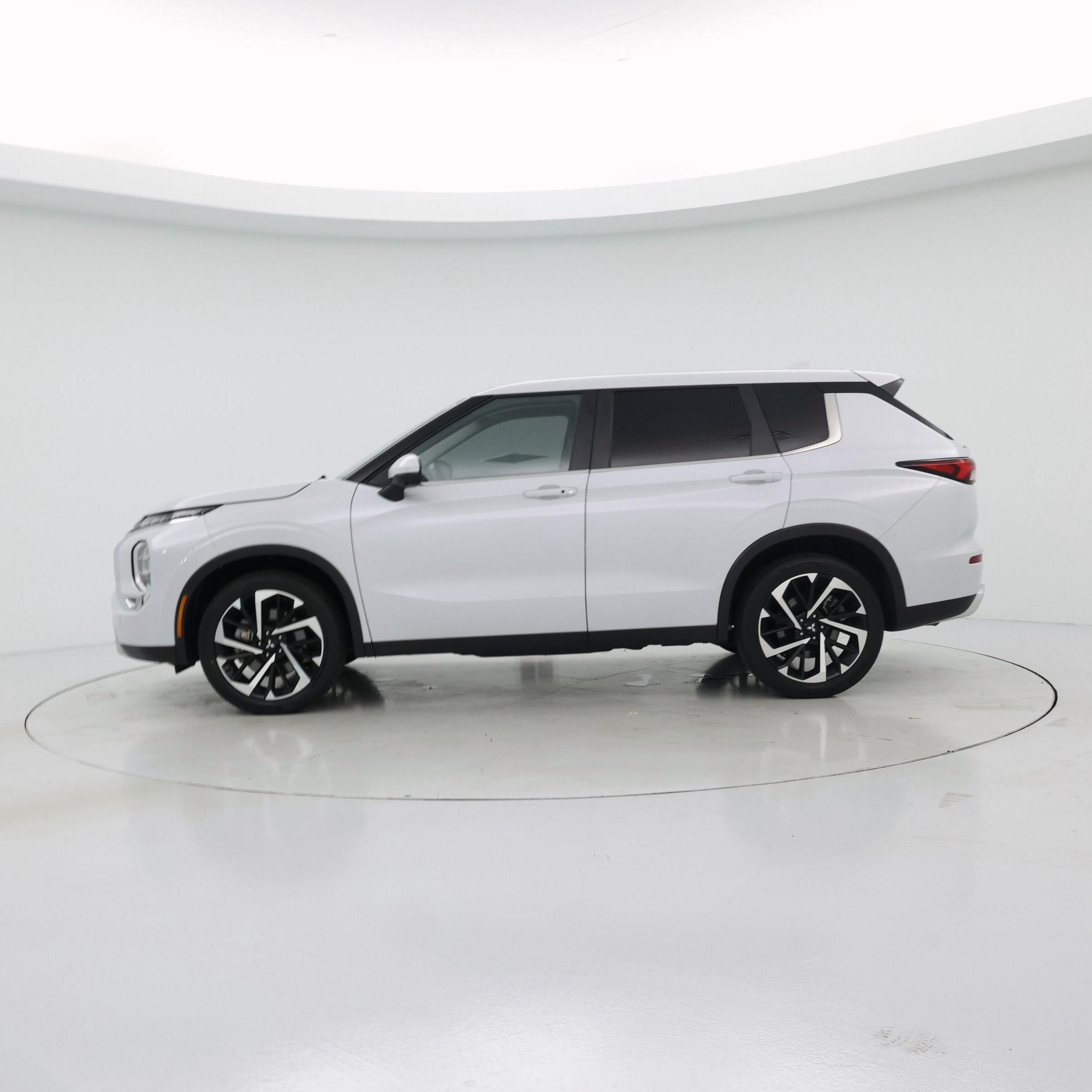 Thumbnail: 2024 Mitsubishi Outlander - 3