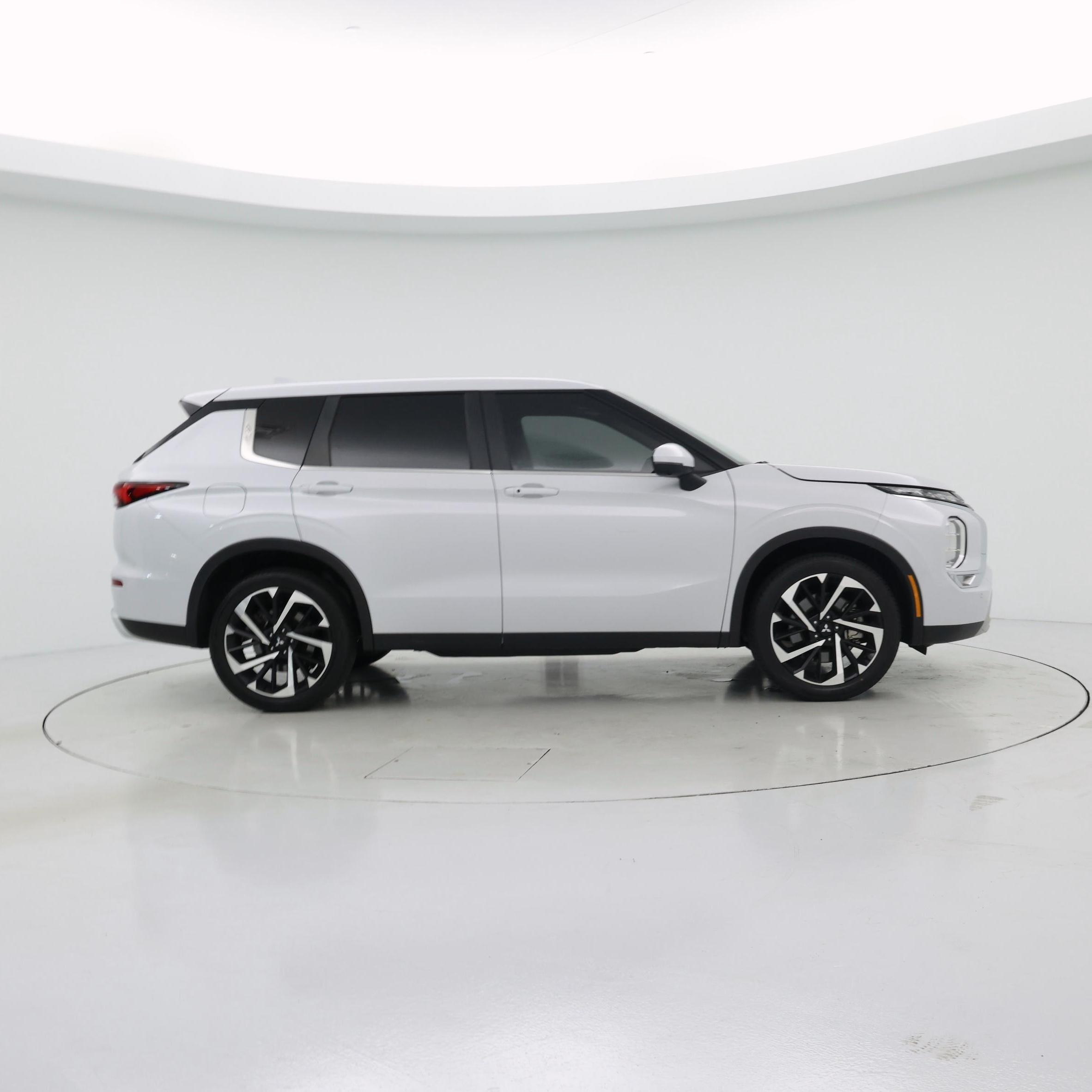 Thumbnail: 2024 Mitsubishi Outlander - 7