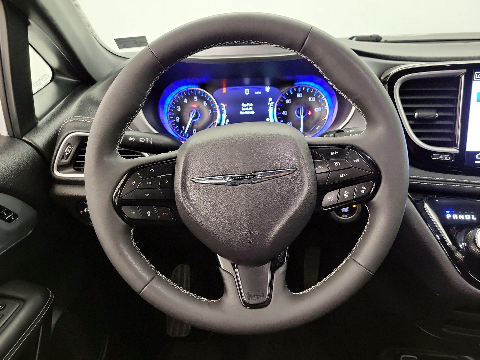 Thumbnail: 2023 Chrysler Pacifica - 10