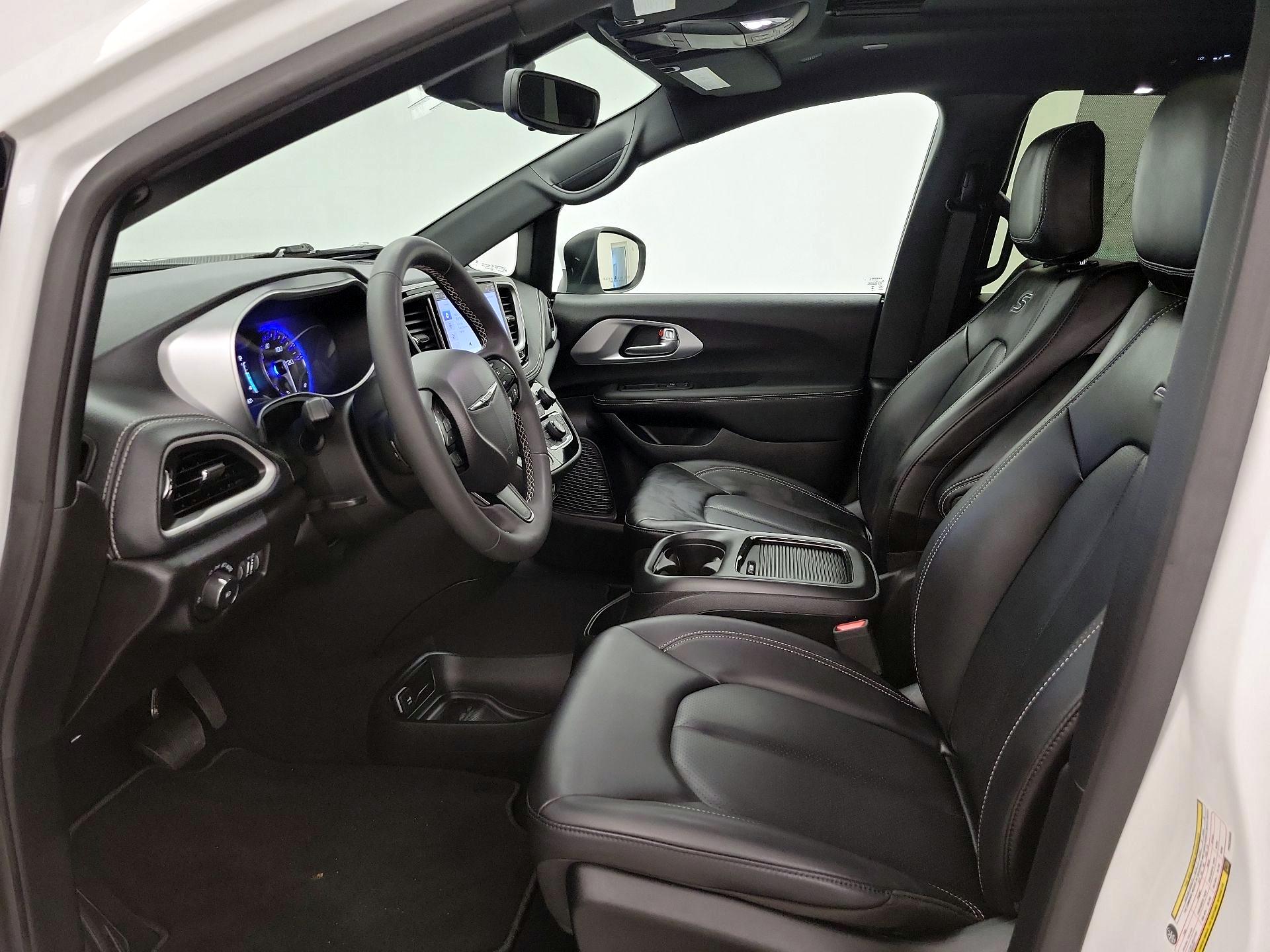 Thumbnail: 2023 Chrysler Pacifica - 11