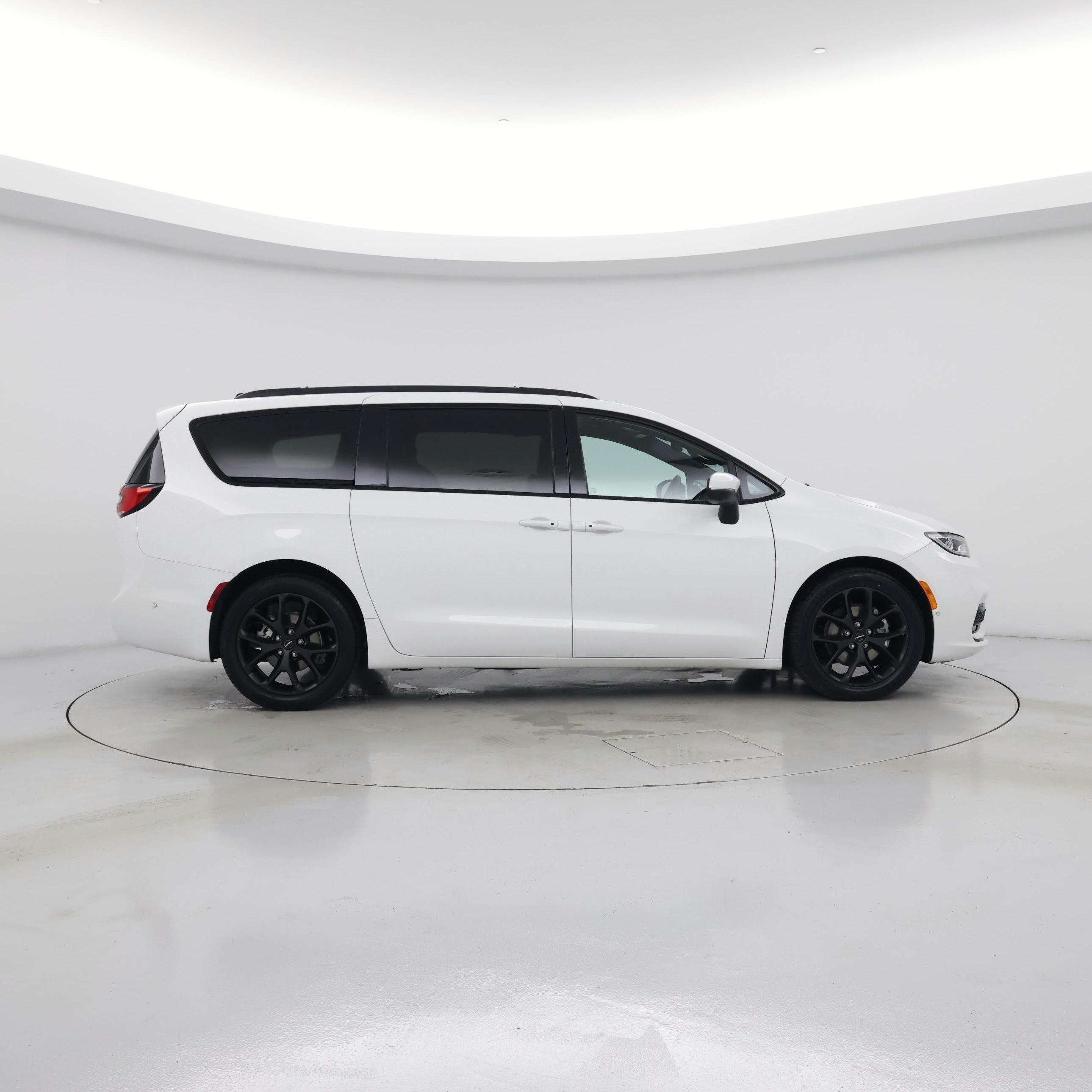 Thumbnail: 2023 Chrysler Pacifica - 7