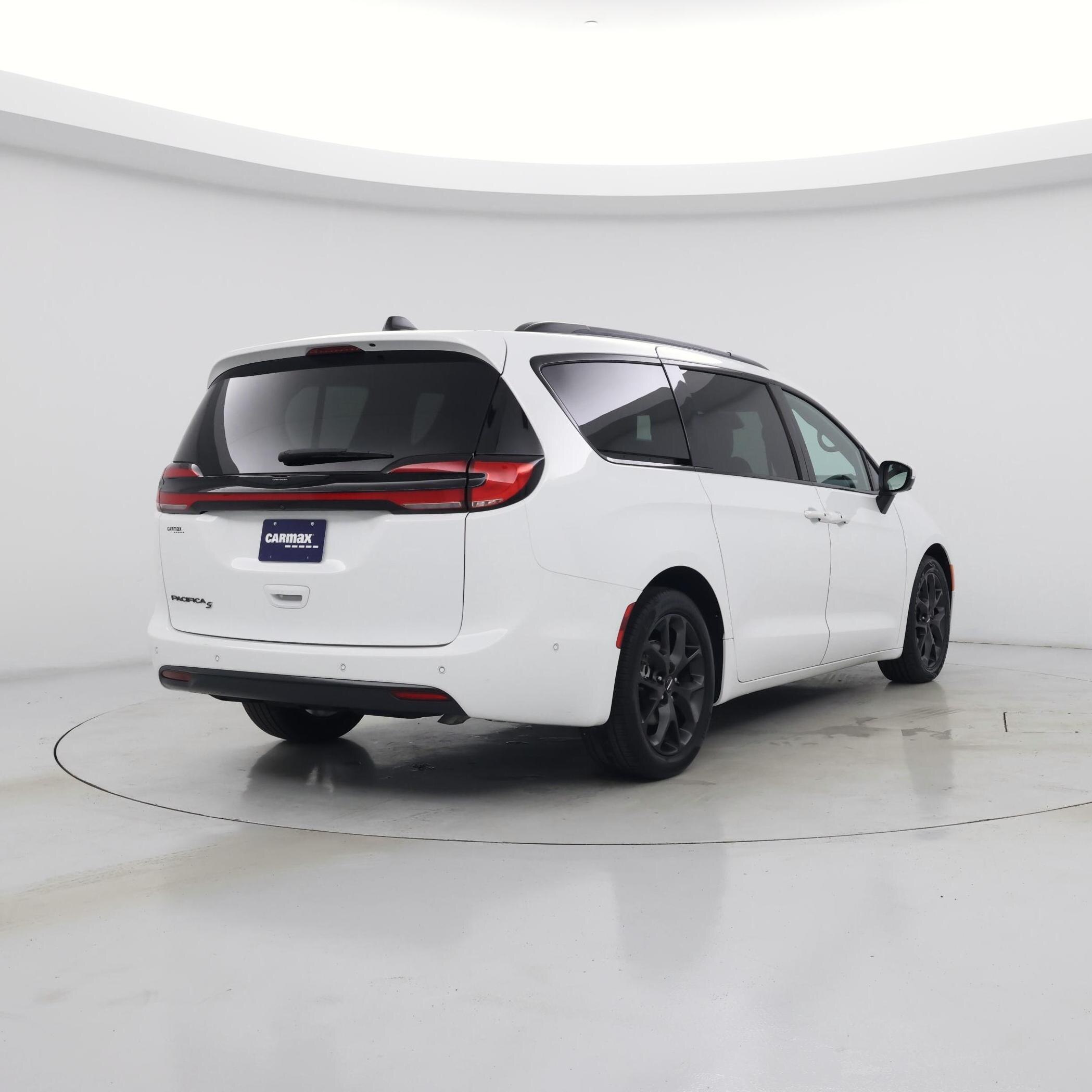 Thumbnail: 2023 Chrysler Pacifica - 8