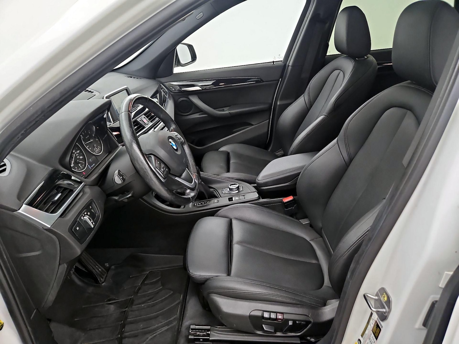 2017 BMW X1 28i - Photo 12