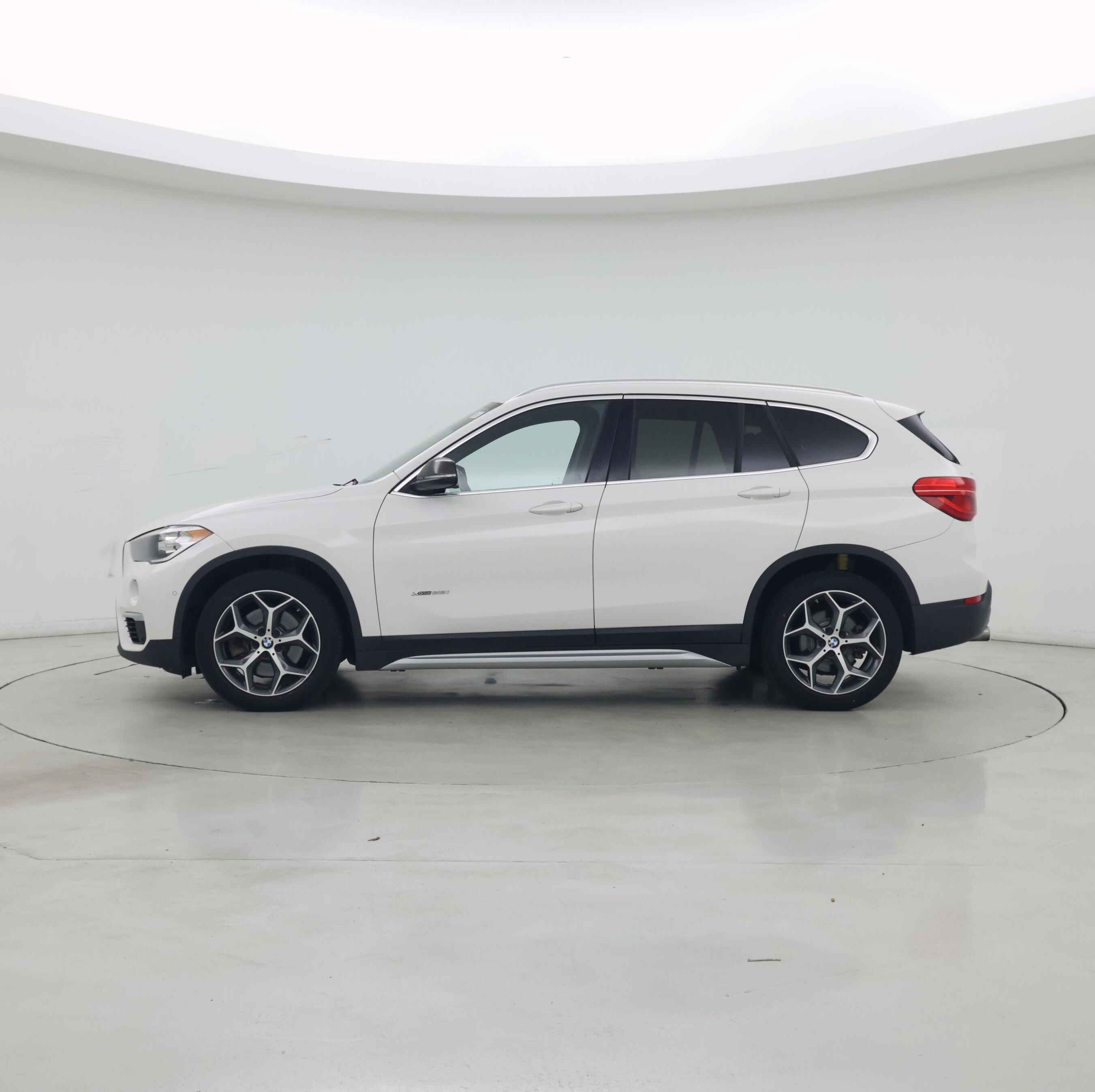 Thumbnail: 2017 BMW X1 - 3