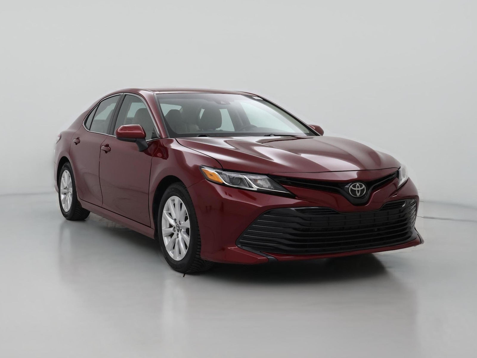 2018 Toyota Camry LE - Photo 1