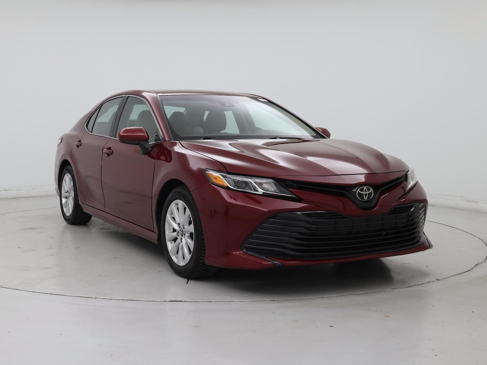 2018 Toyota Camry LE - Photo 2