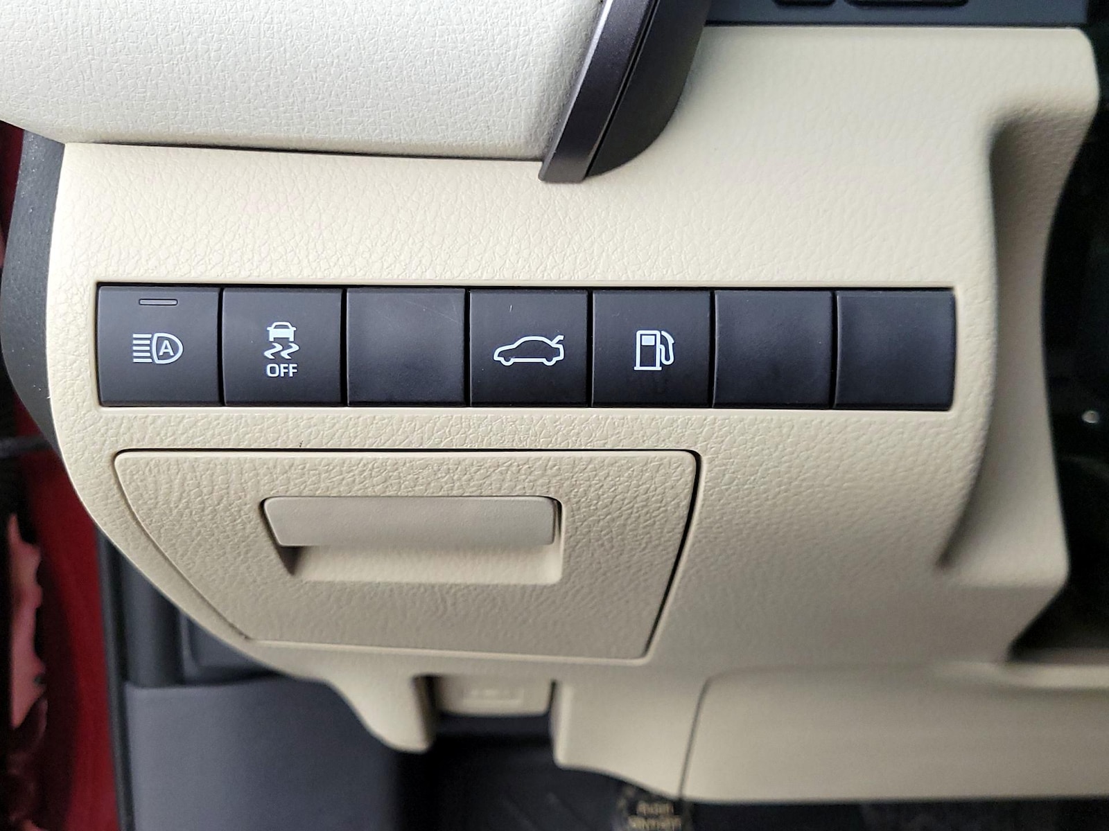 2018 Toyota Camry LE - Photo 14