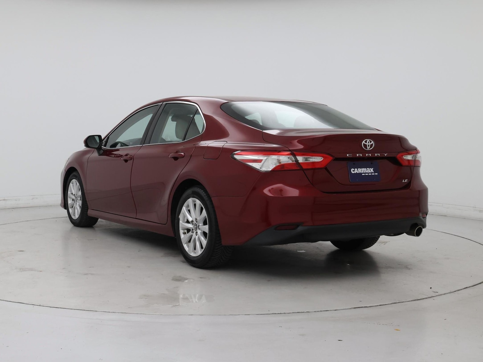 2018 Toyota Camry LE - Photo 3