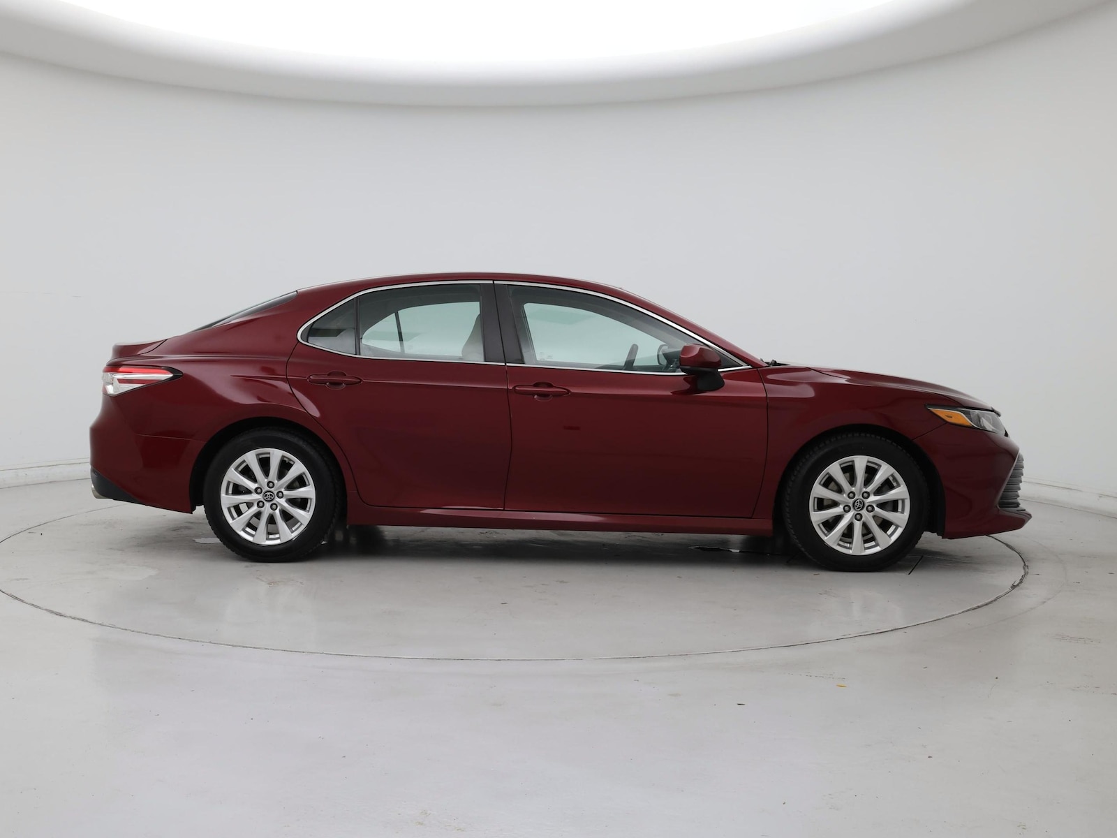 2018 Toyota Camry LE - Photo 8
