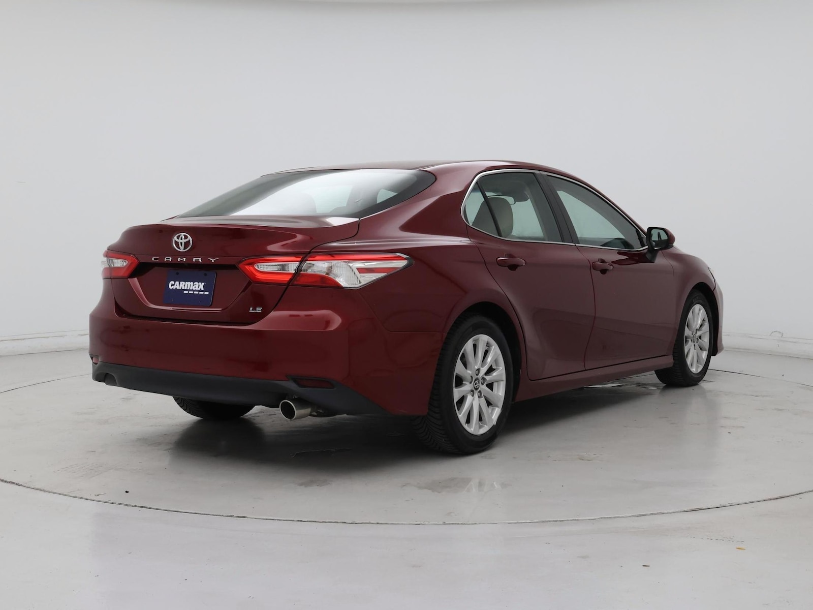 2018 Toyota Camry LE - Photo 9