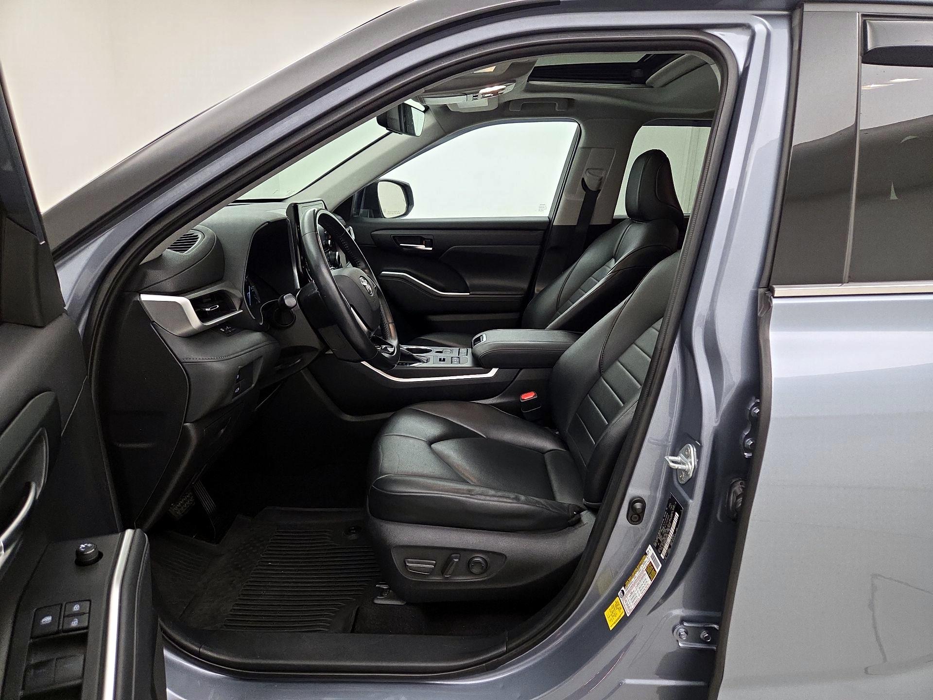 Thumbnail: 2021 Toyota Highlander - 11