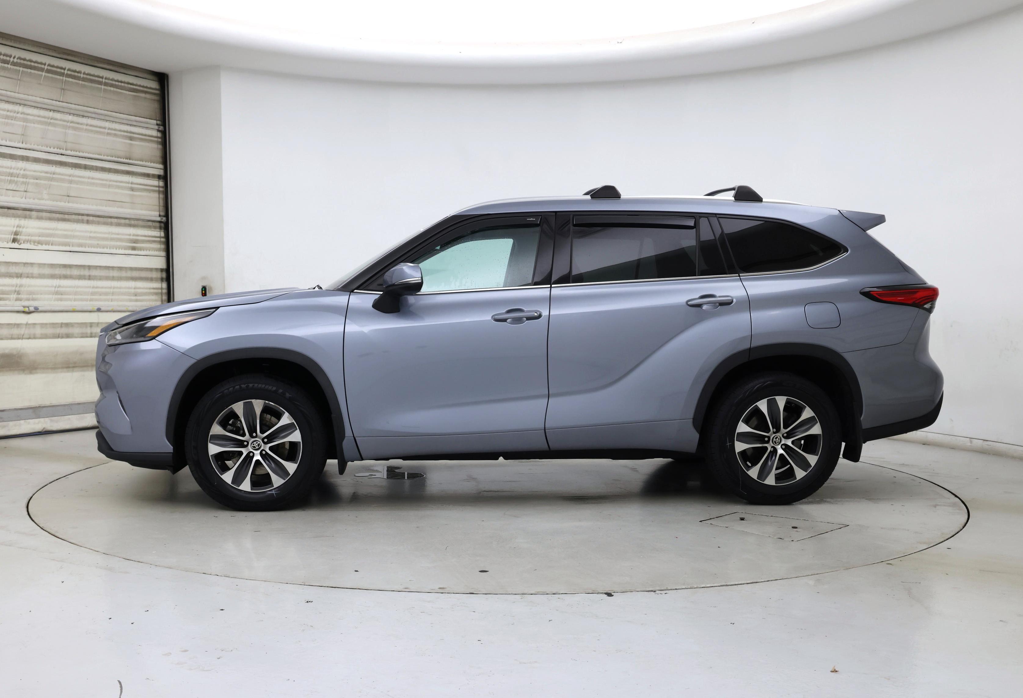 Thumbnail: 2021 Toyota Highlander - 3