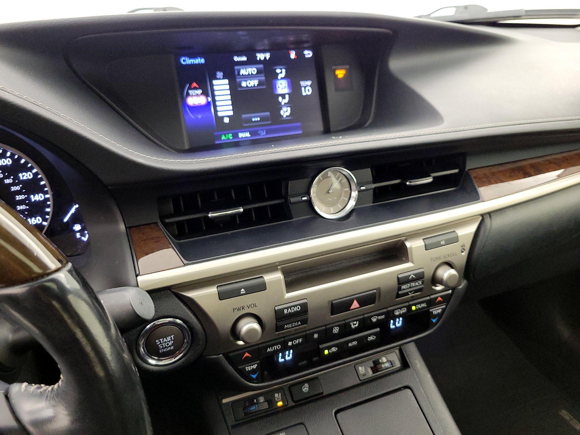 Thumbnail: 2015 Lexus ES - 16