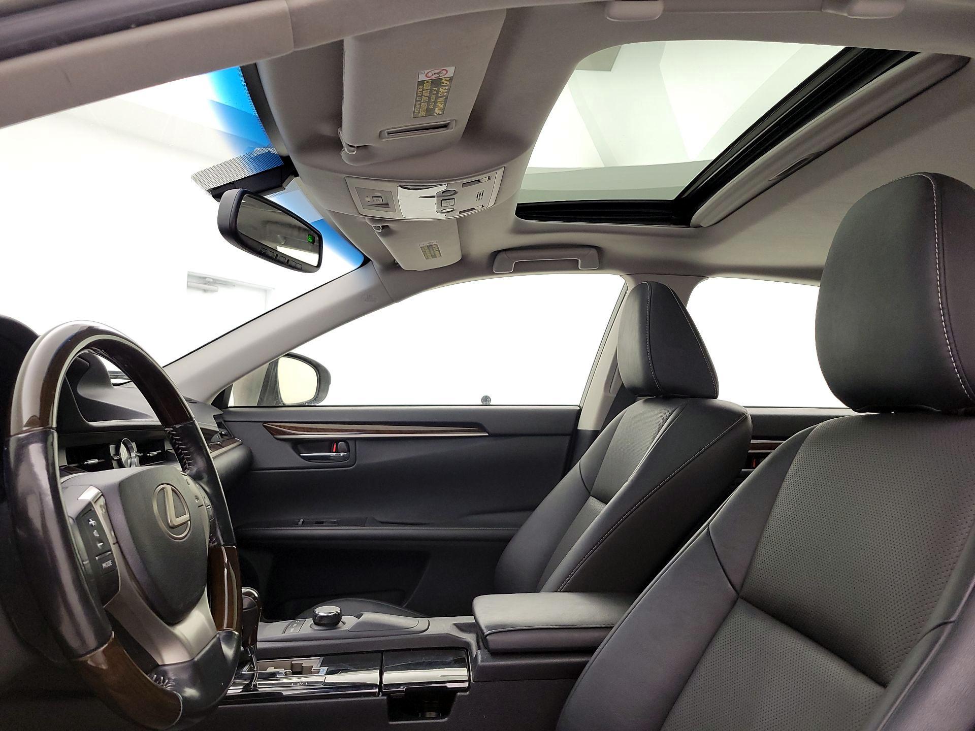 Thumbnail: 2015 Lexus ES - 19