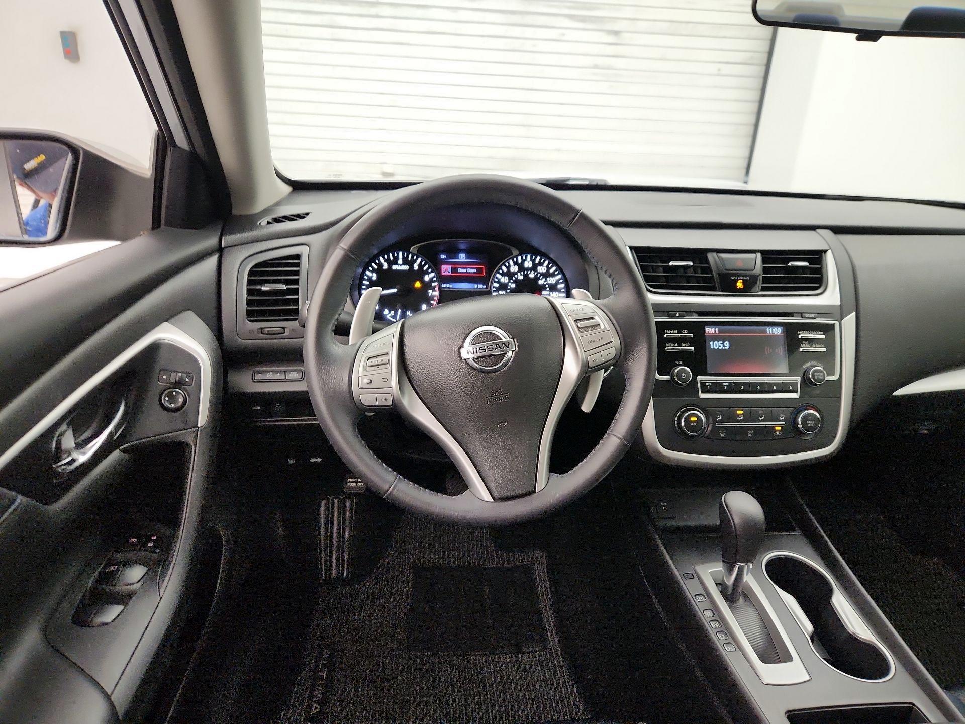 Thumbnail: 2017 Nissan Altima - 10